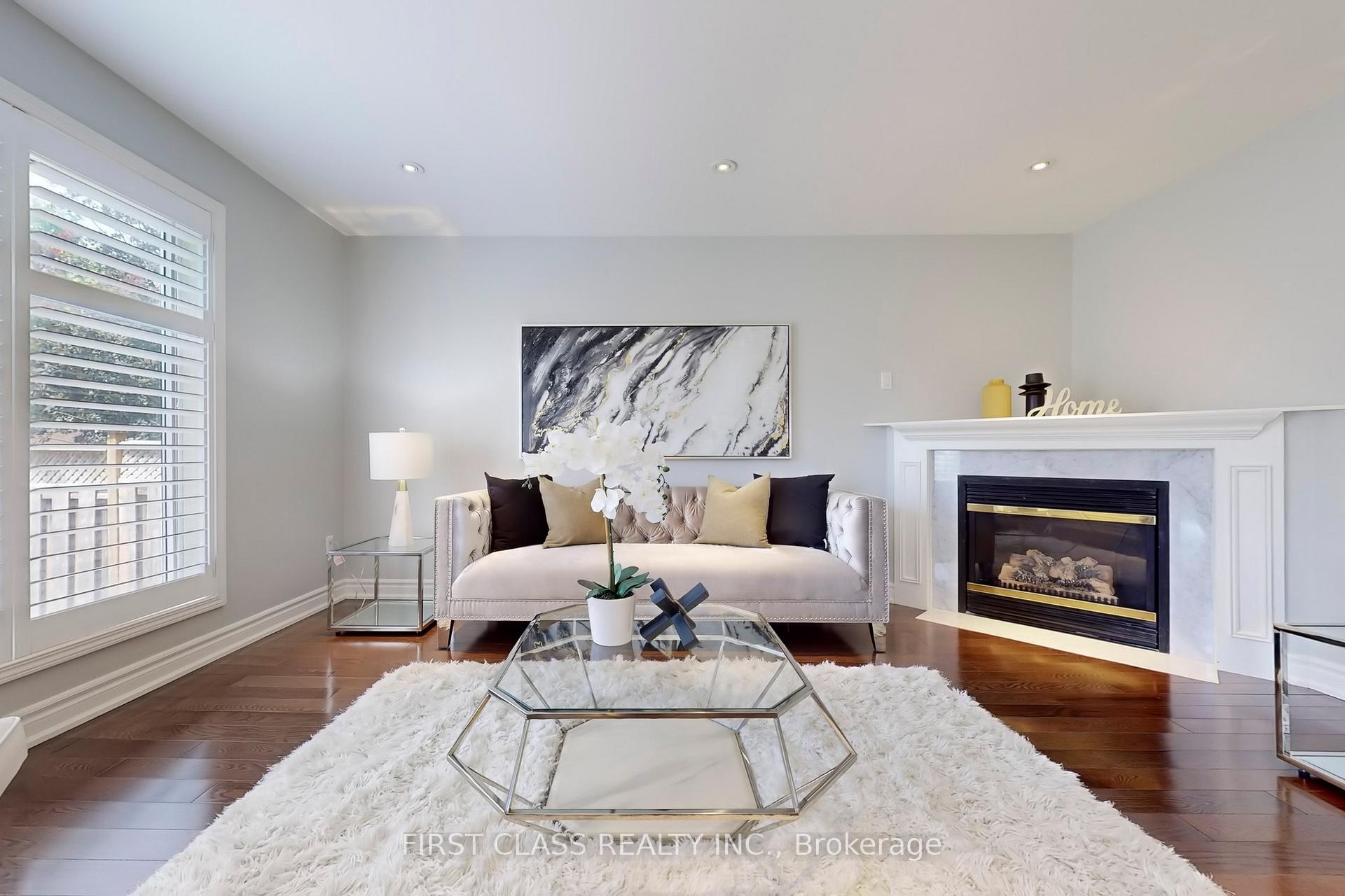 Photo 9 of 12 Abbotsbury Lane, Markham, Berczy — HOMEH