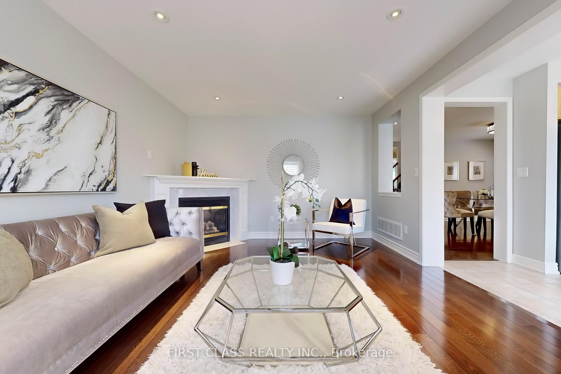 Photo 10 of 12 Abbotsbury Lane, Markham, Berczy — HOMEH