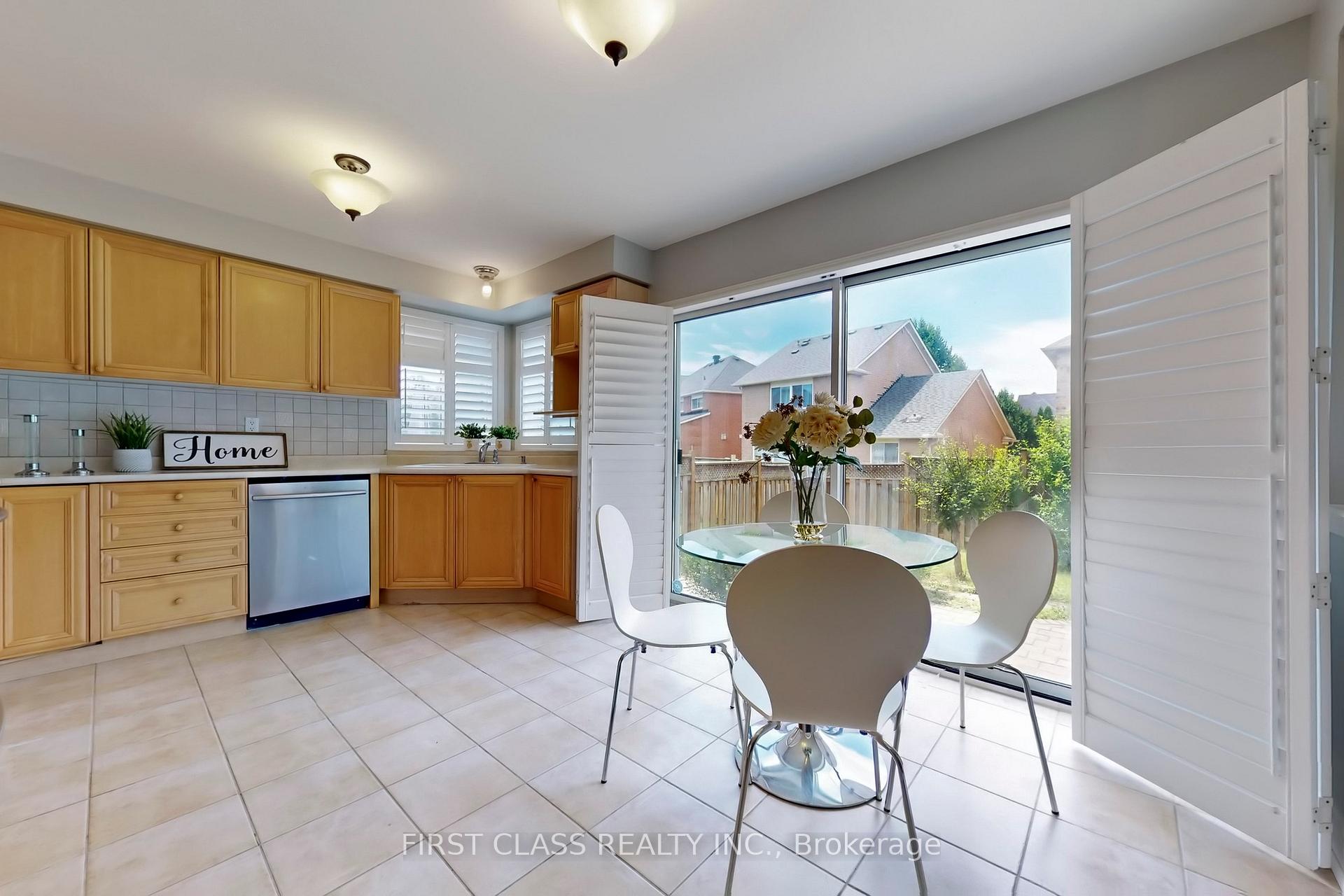 Photo 11 of 12 Abbotsbury Lane, Markham, Berczy — HOMEH