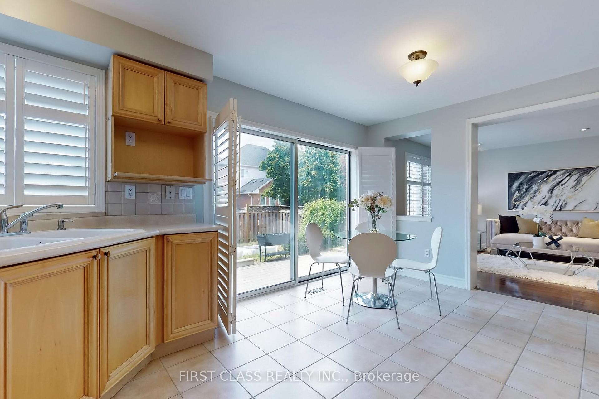 Photo 13 of 12 Abbotsbury Lane, Markham, Berczy — HOMEH