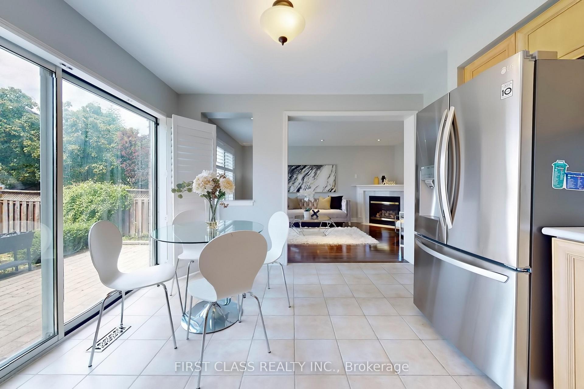 Photo 14 of 12 Abbotsbury Lane, Markham, Berczy — HOMEH