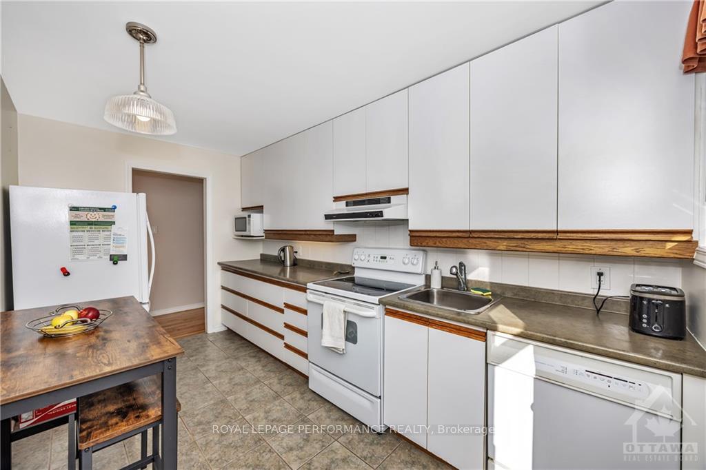 Photo 15 of Unit 1, 441 Mutual Street, Ottawa, Castle Heights — HOMEH