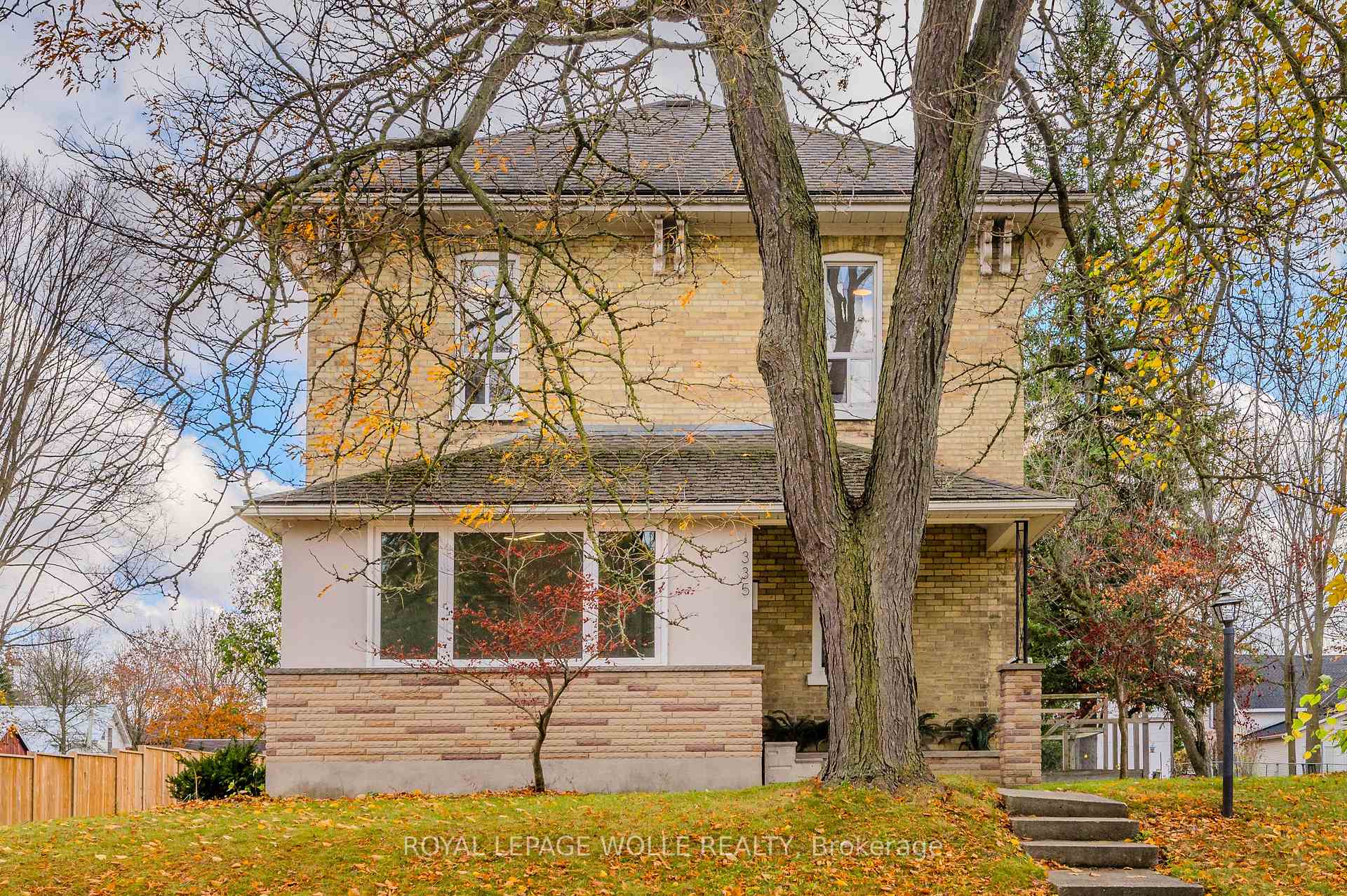 Front of 335 Leopold St Street