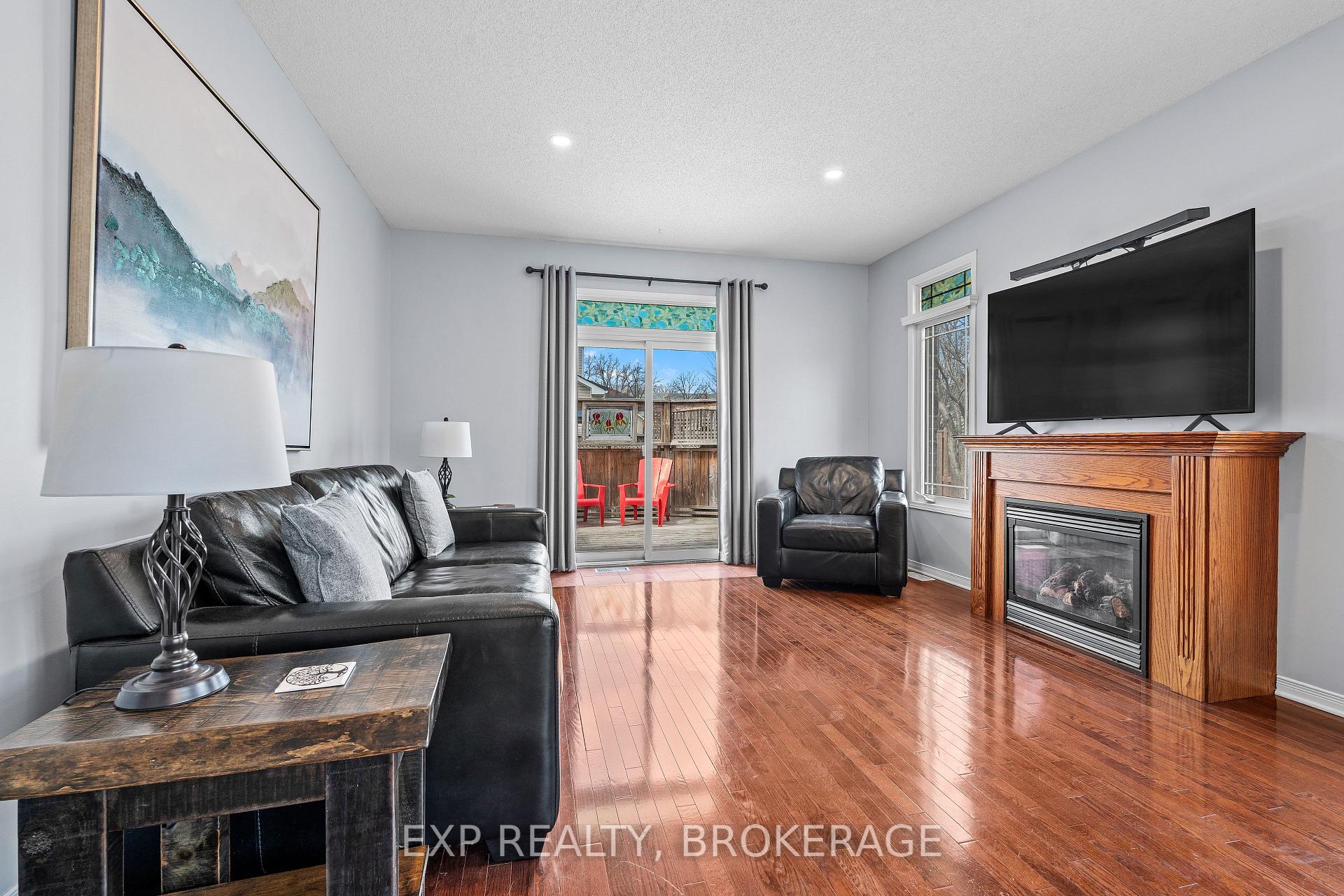 Photo 3 of 509 Weston Crescent, Kingston, East Gardiners Rd — HOMEH