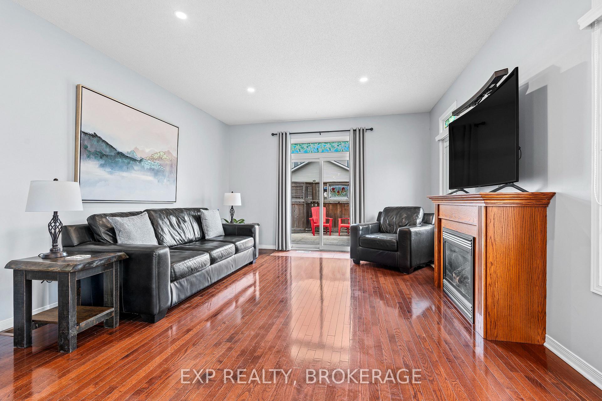 Photo 4 of 509 Weston Crescent, Kingston, East Gardiners Rd — HOMEH