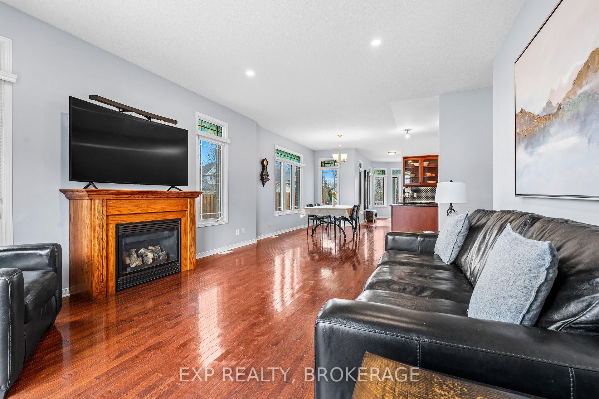 Photo 5 of 509 Weston Crescent, Kingston, East Gardiners Rd — HOMEH