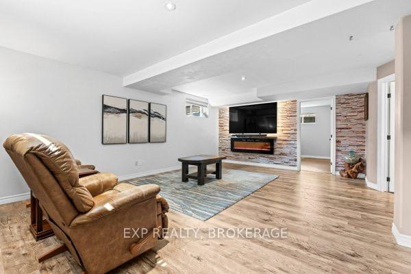 Photo 22 of 509 Weston Crescent, Kingston, East Gardiners Rd — HOMEH