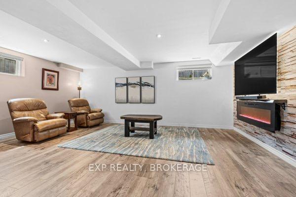 Photo 23 of 509 Weston Crescent, Kingston, East Gardiners Rd — HOMEH
