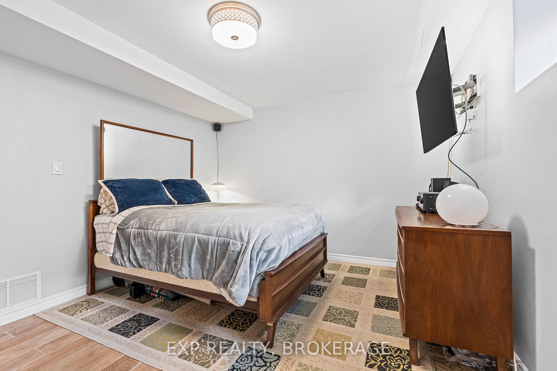 Photo 32 of 509 Weston Crescent, Kingston, East Gardiners Rd — HOMEH