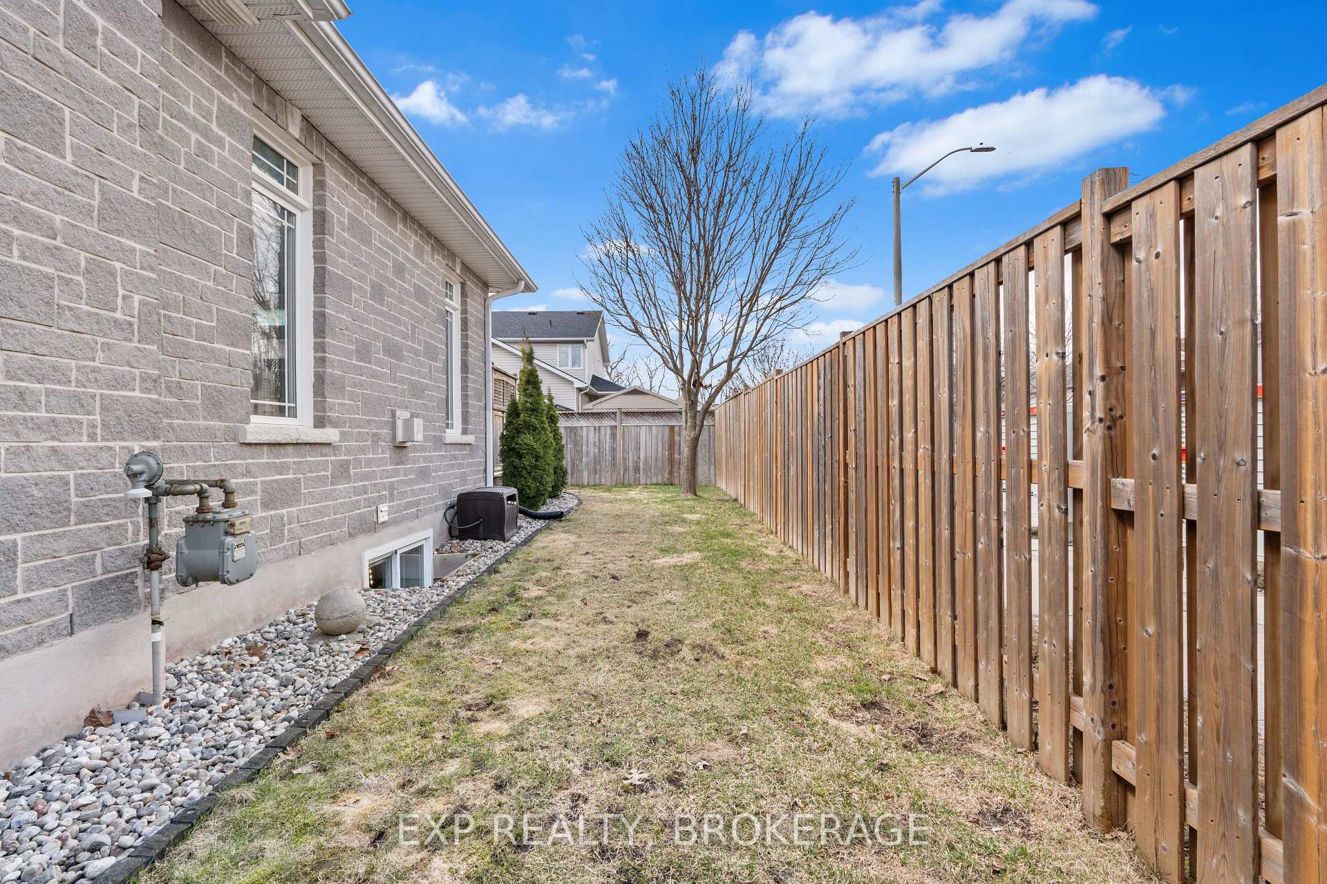 Photo 34 of 509 Weston Crescent, Kingston, East Gardiners Rd — HOMEH