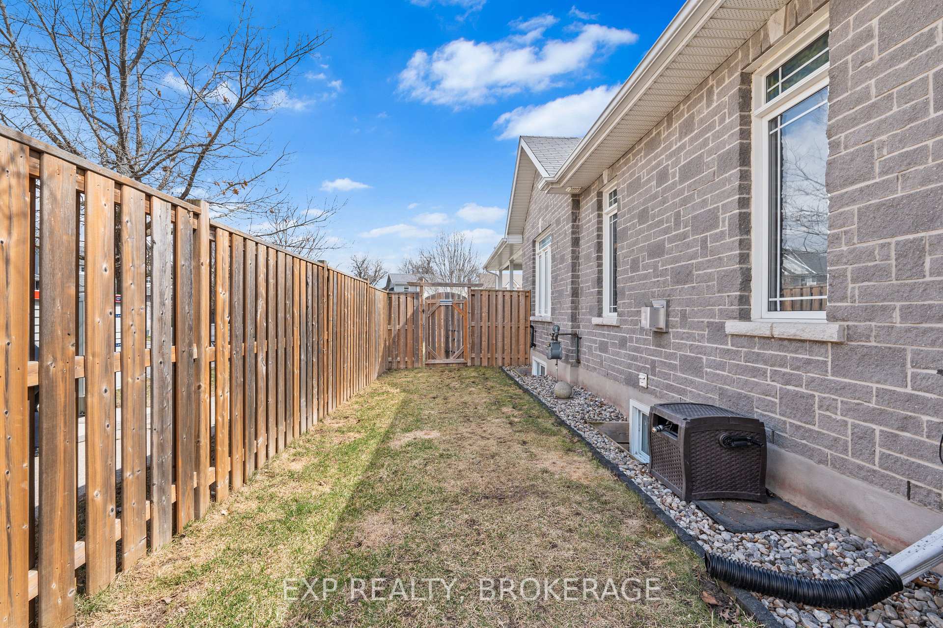 Photo 35 of 509 Weston Crescent, Kingston, East Gardiners Rd — HOMEH