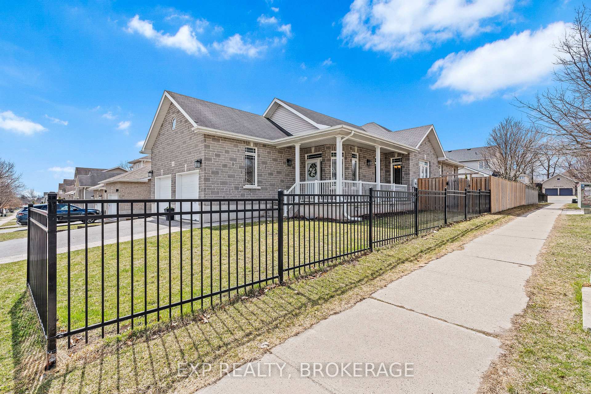 Photo 43 of 509 Weston Crescent, Kingston, East Gardiners Rd — HOMEH