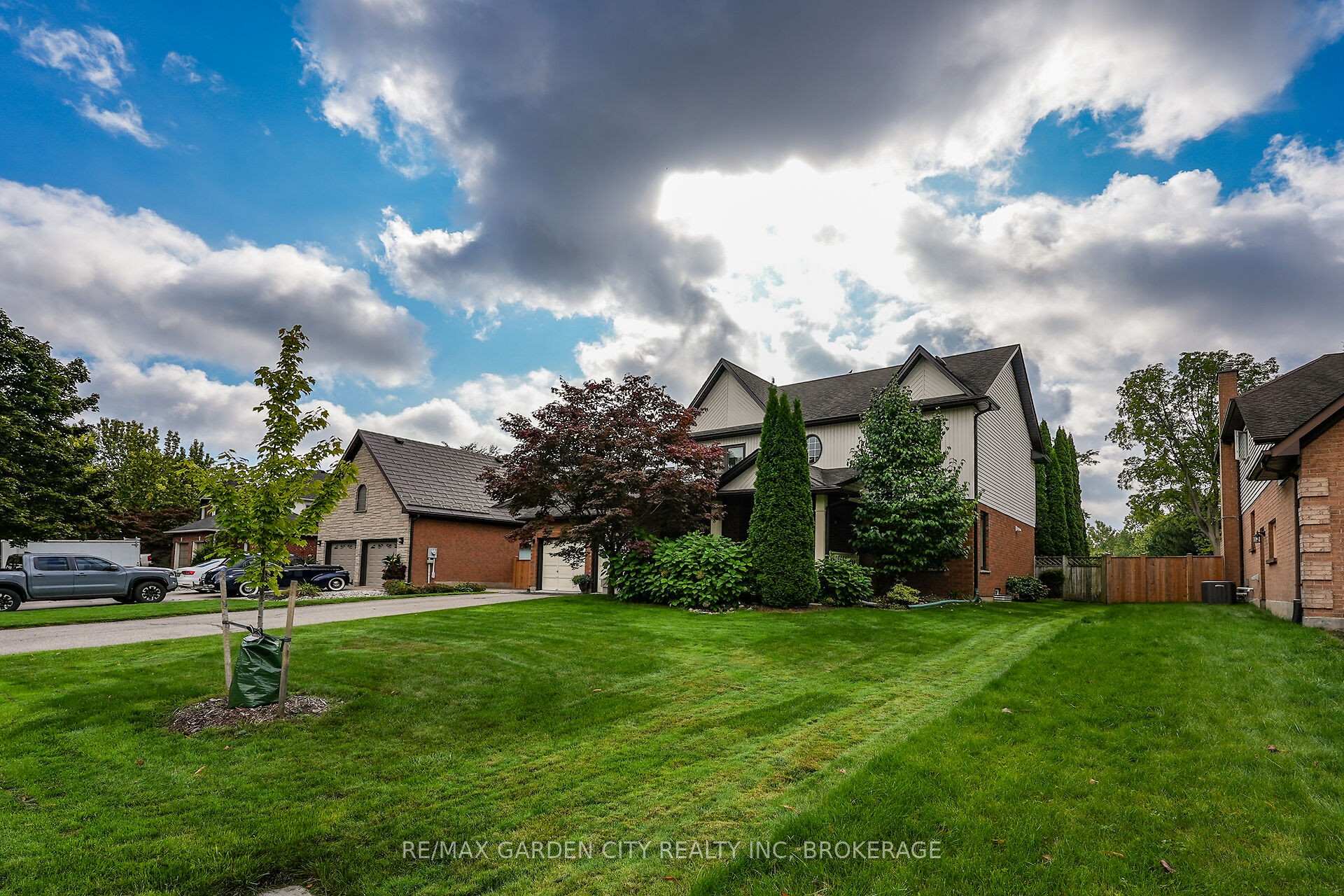 Photo 3 of 8 Steflar Street, Pelham, Fonthill — HOMEH