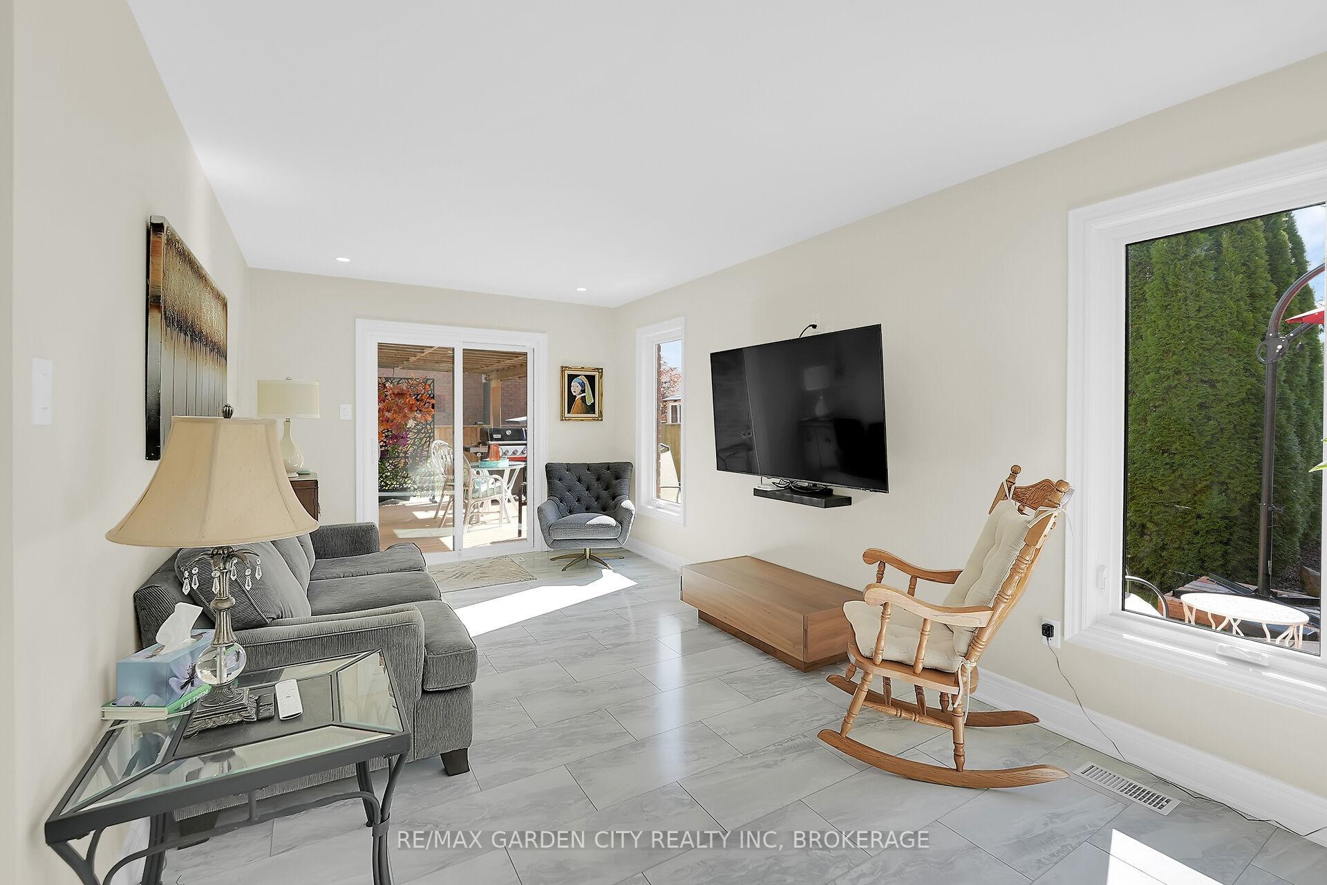 Photo 17 of 8 Steflar Street, Pelham, Fonthill — HOMEH