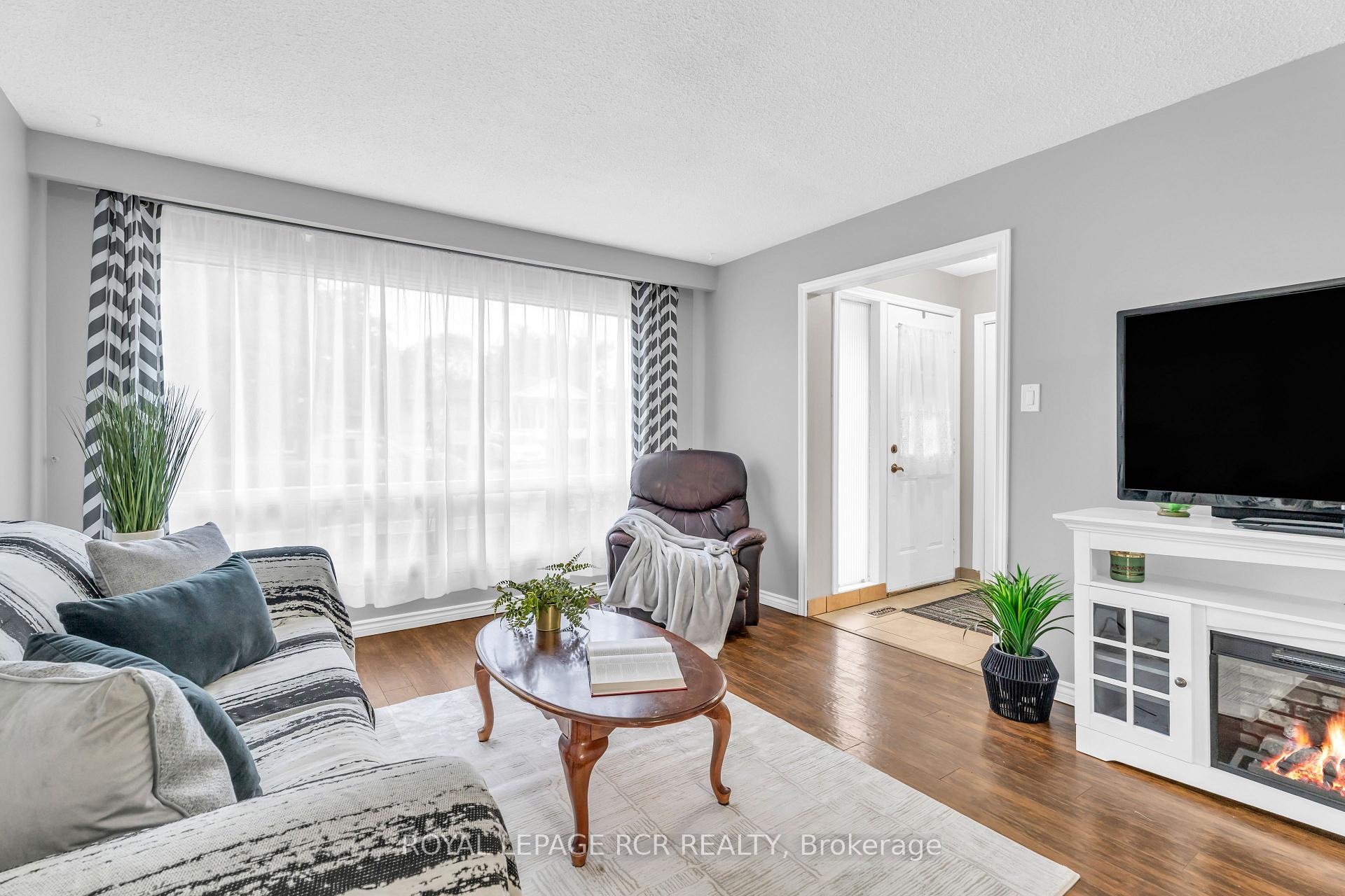 Photo 4 of 55 Burbank Crescent, Orangeville — HOMEH