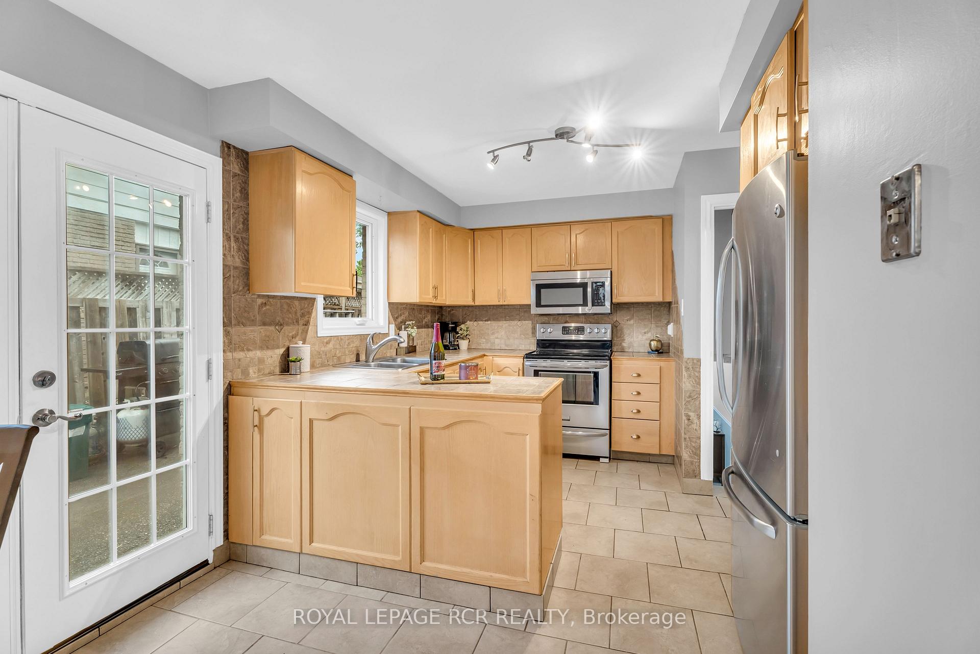 Photo 6 of 55 Burbank Crescent, Orangeville — HOMEH
