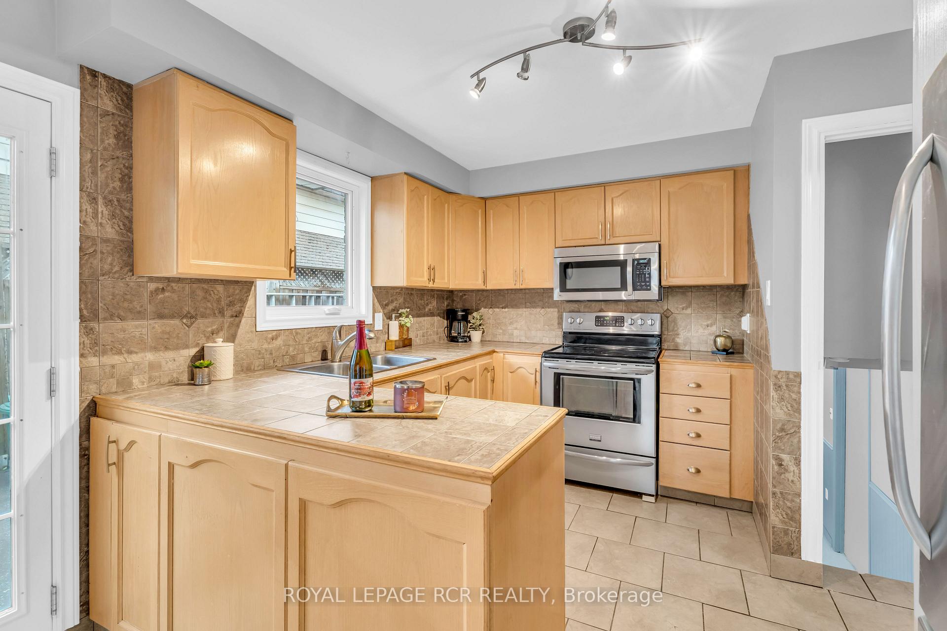 Photo 16 of 55 Burbank Crescent, Orangeville — HOMEH