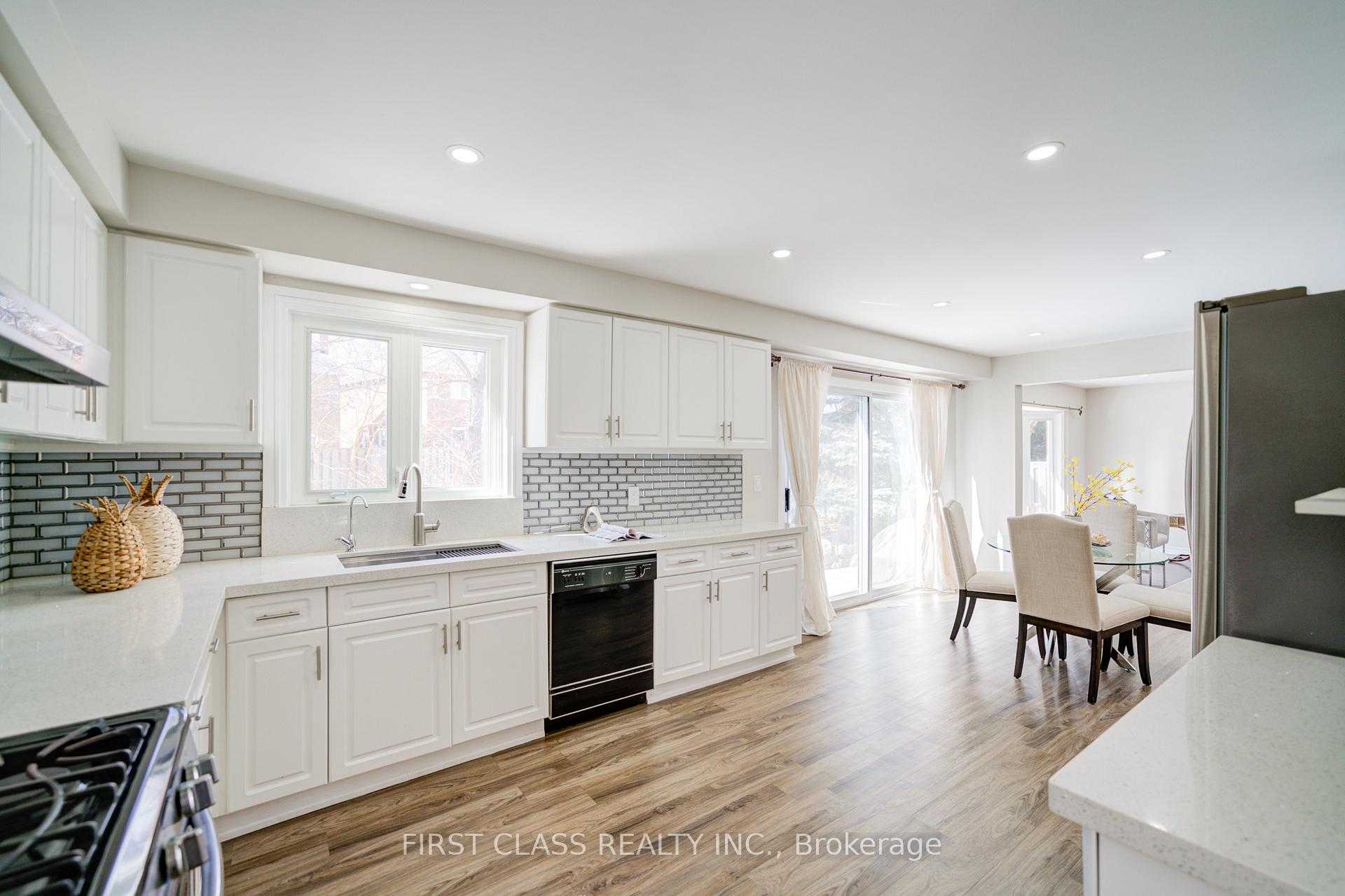 Photo 11 of 7 Turnberry Crescent, Markham, Unionville — HOMEH