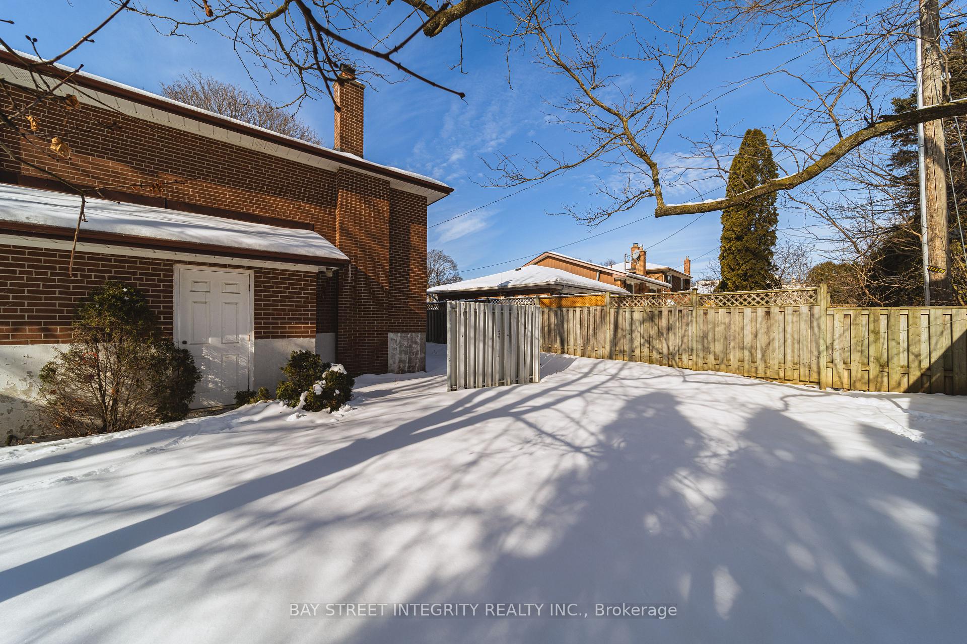 Photo 3 of 19 Valleycrest Avenue, Markham, Bullock — HOMEH