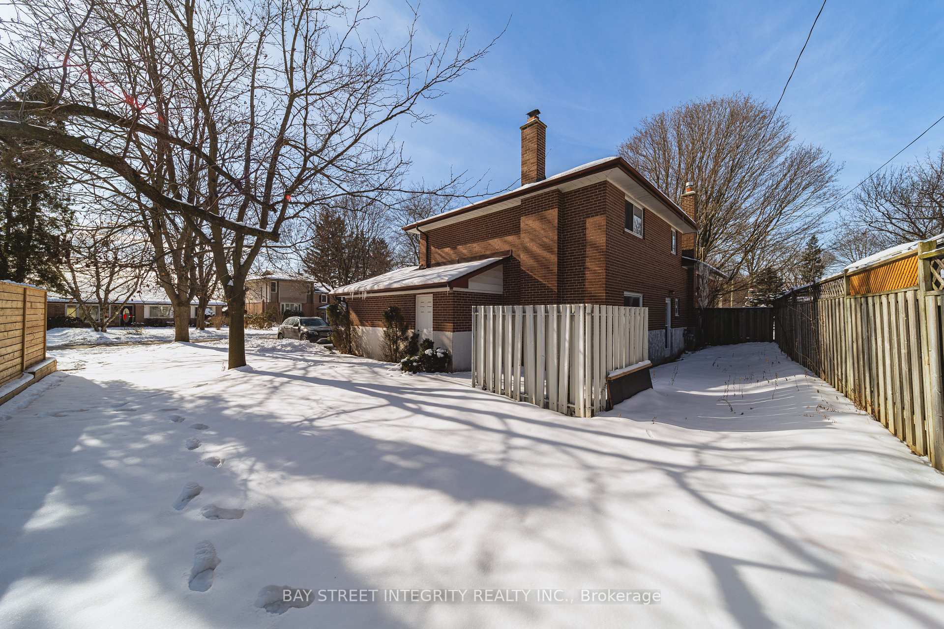 Photo 4 of 19 Valleycrest Avenue, Markham, Bullock — HOMEH