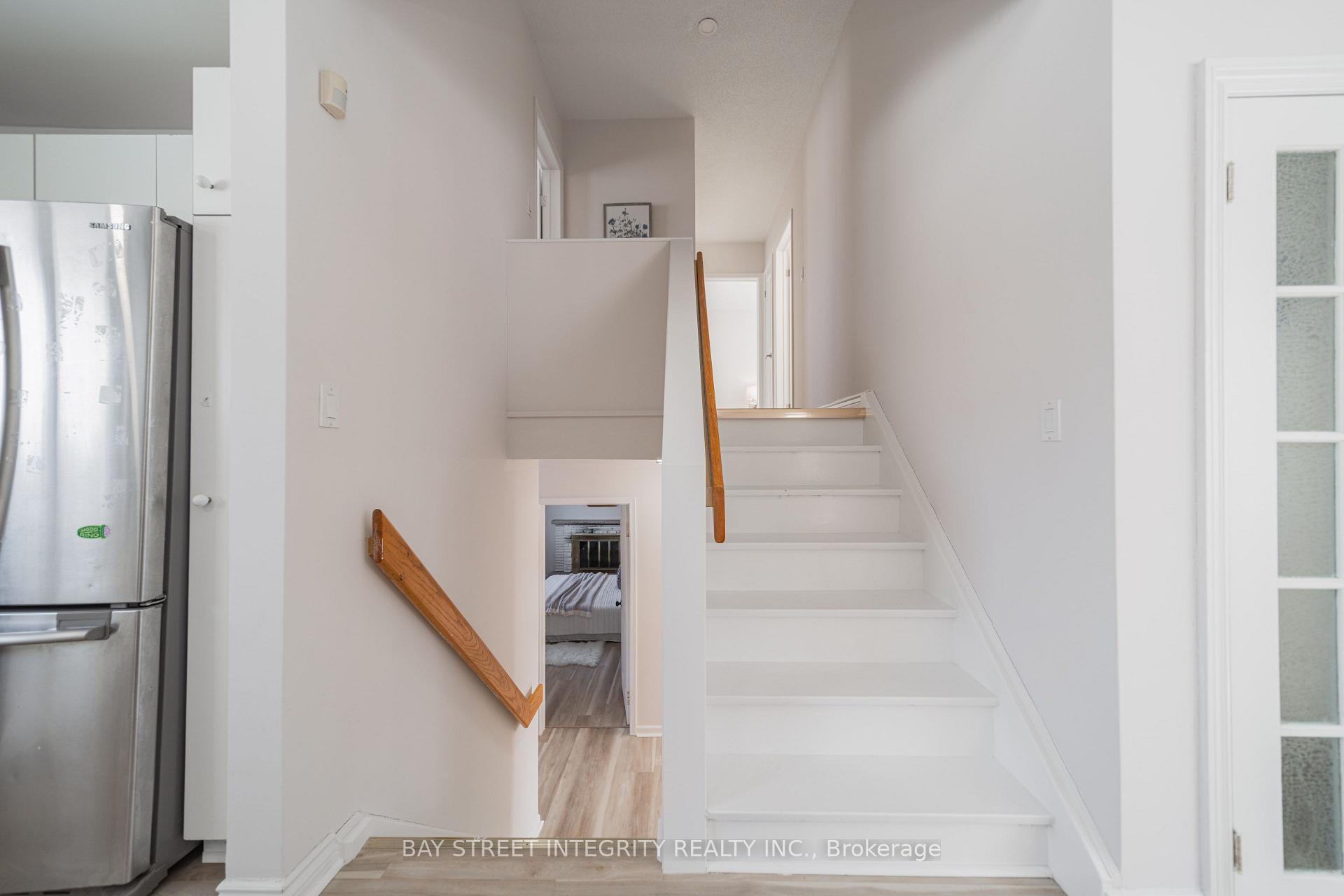 Photo 23 of 19 Valleycrest Avenue, Markham, Bullock — HOMEH