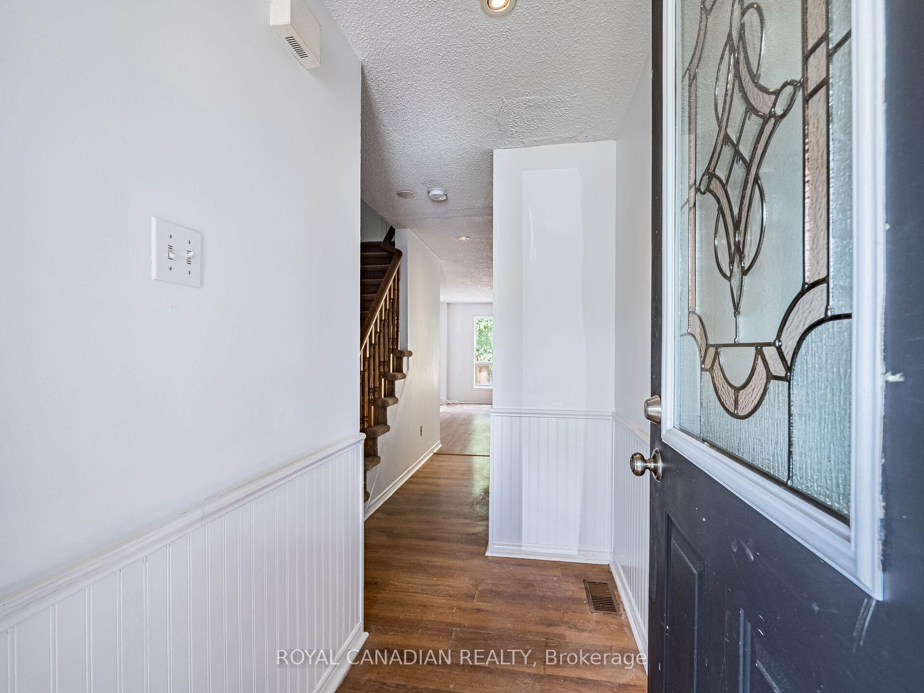 Photo 5 of 144 Lakeview Court, Orangeville — HOMEH