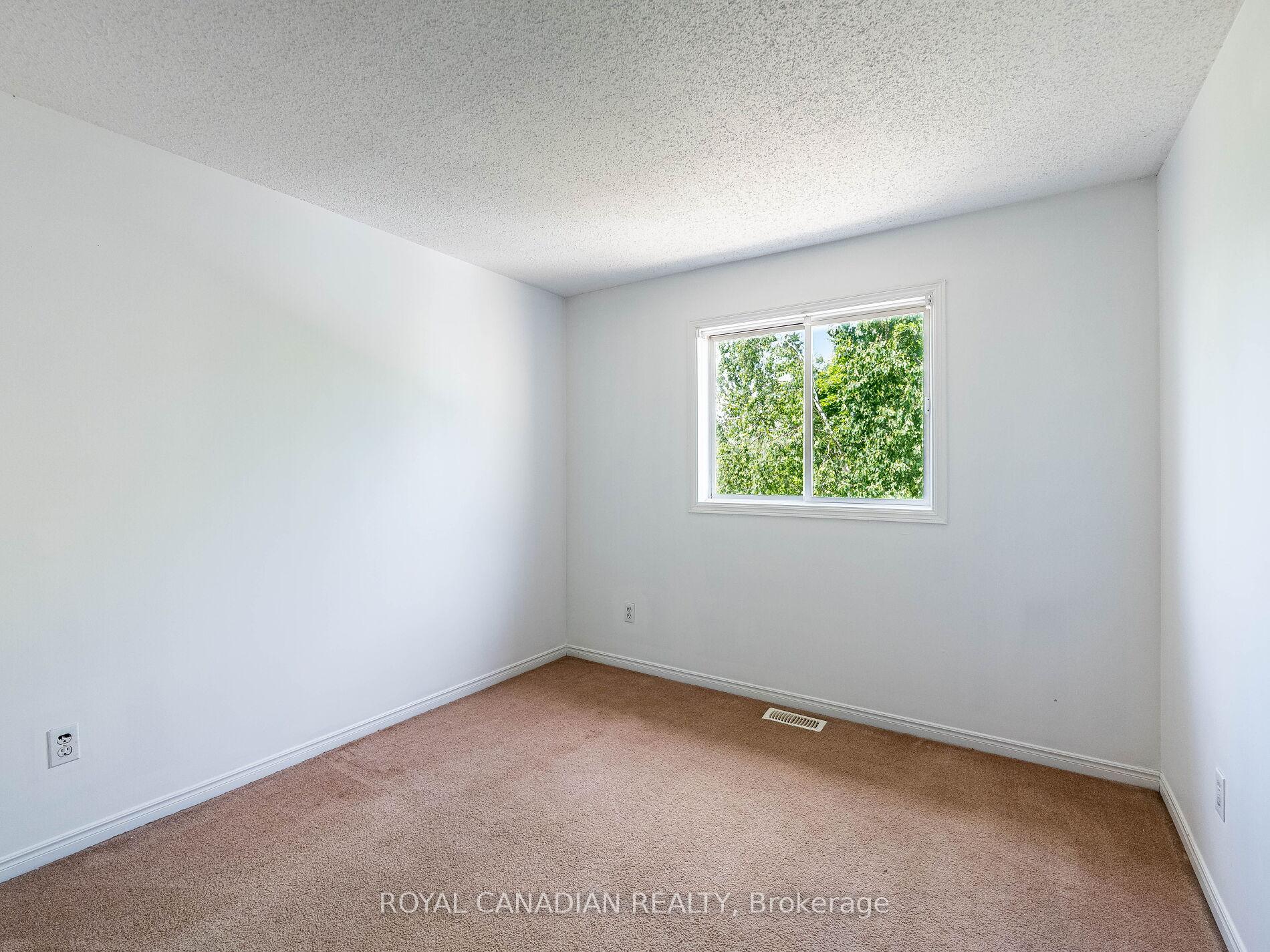 Photo 9 of 144 Lakeview Court, Orangeville — HOMEH