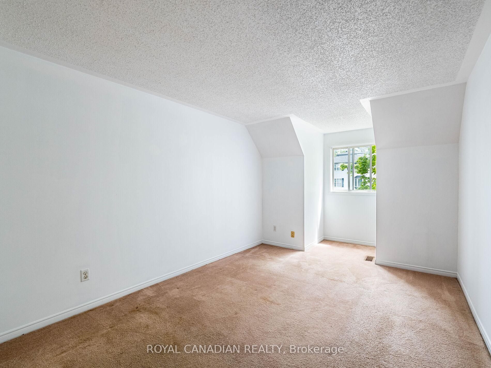 Photo 11 of 144 Lakeview Court, Orangeville — HOMEH