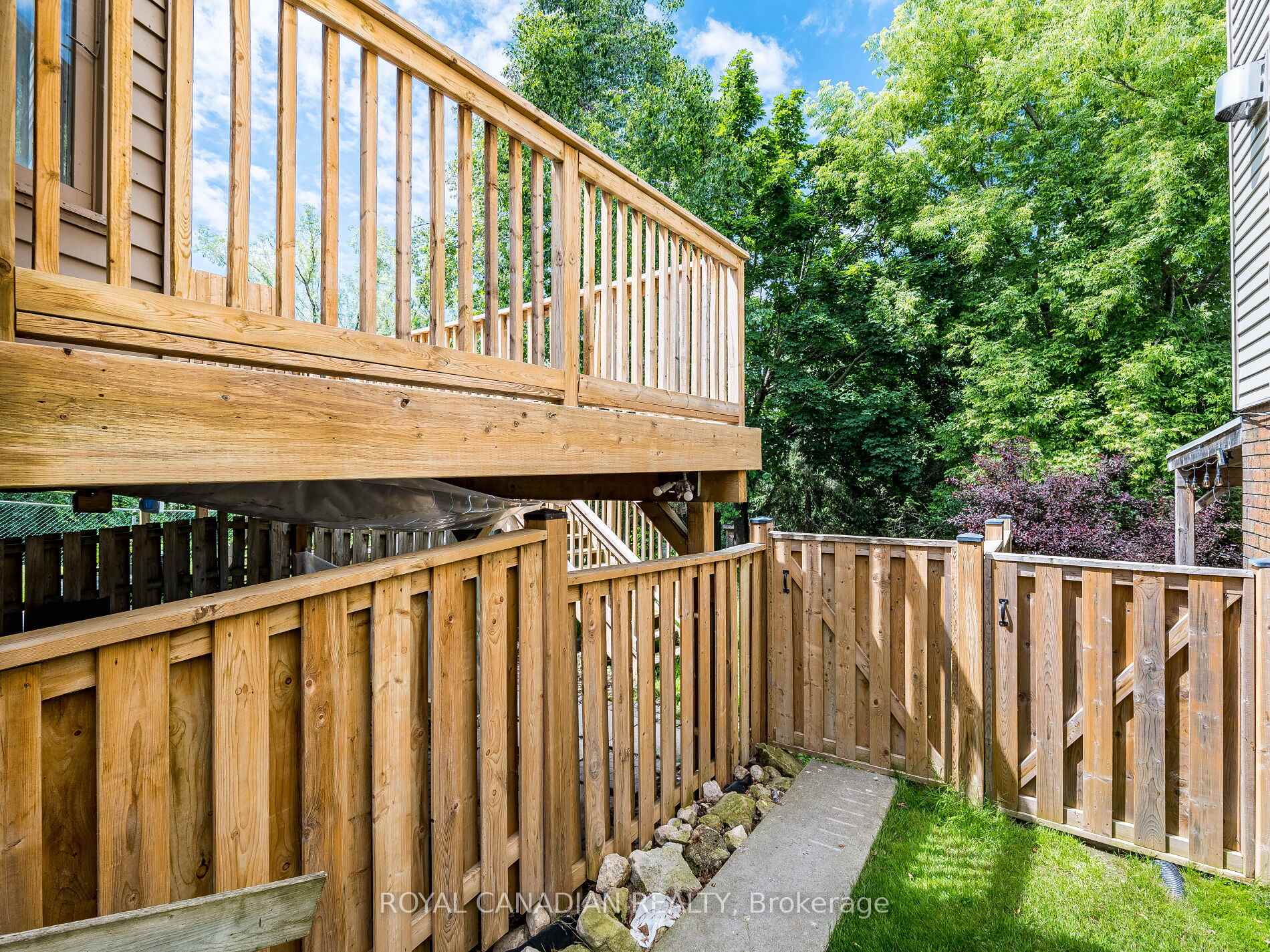 Photo 34 of 144 Lakeview Court, Orangeville — HOMEH