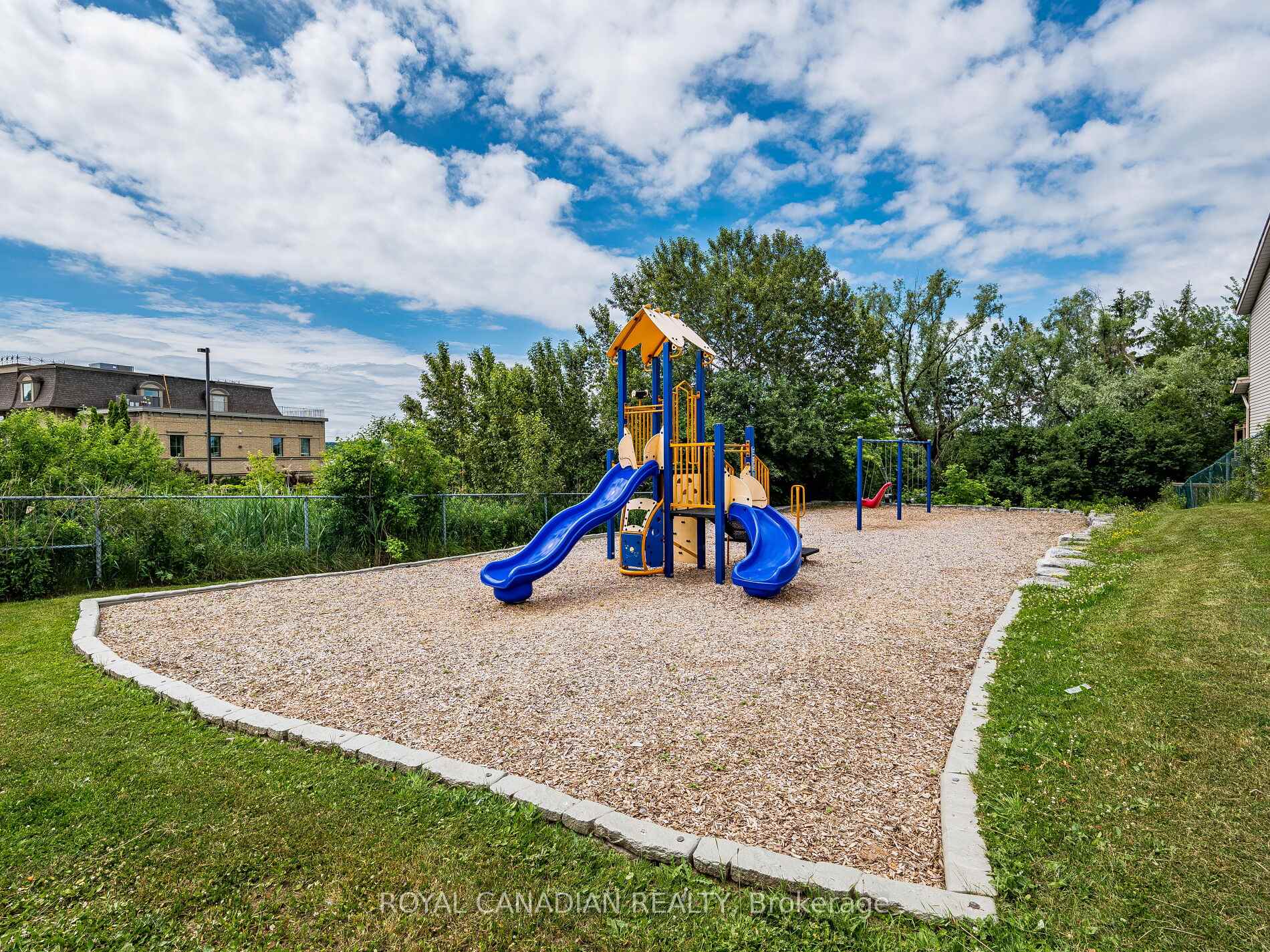 Photo 26 of 144 Lakeview Court, Orangeville — HOMEH
