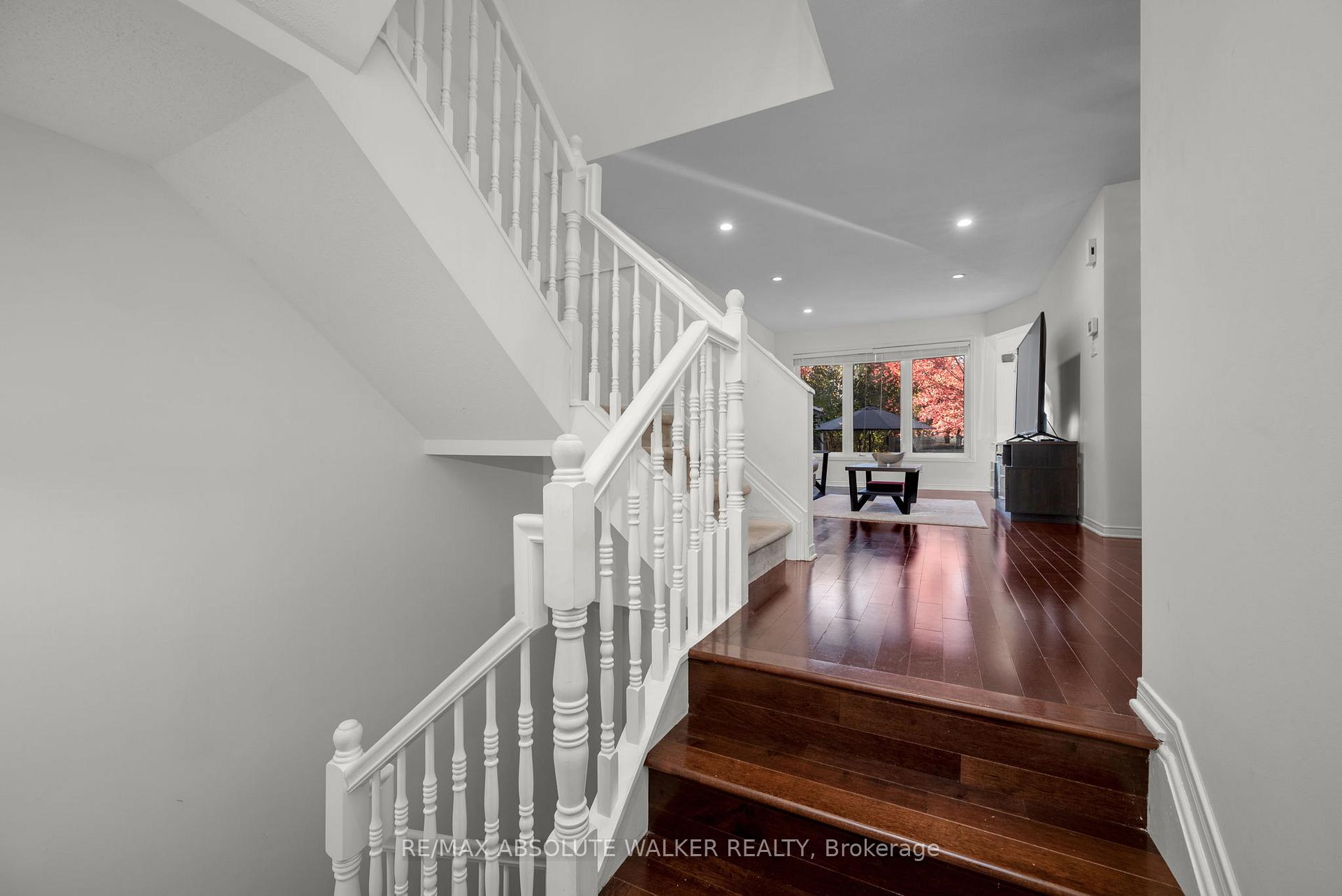 Photo 3 of 126 Forestcrest Street, Ottawa, Chapel Hill — HOMEH