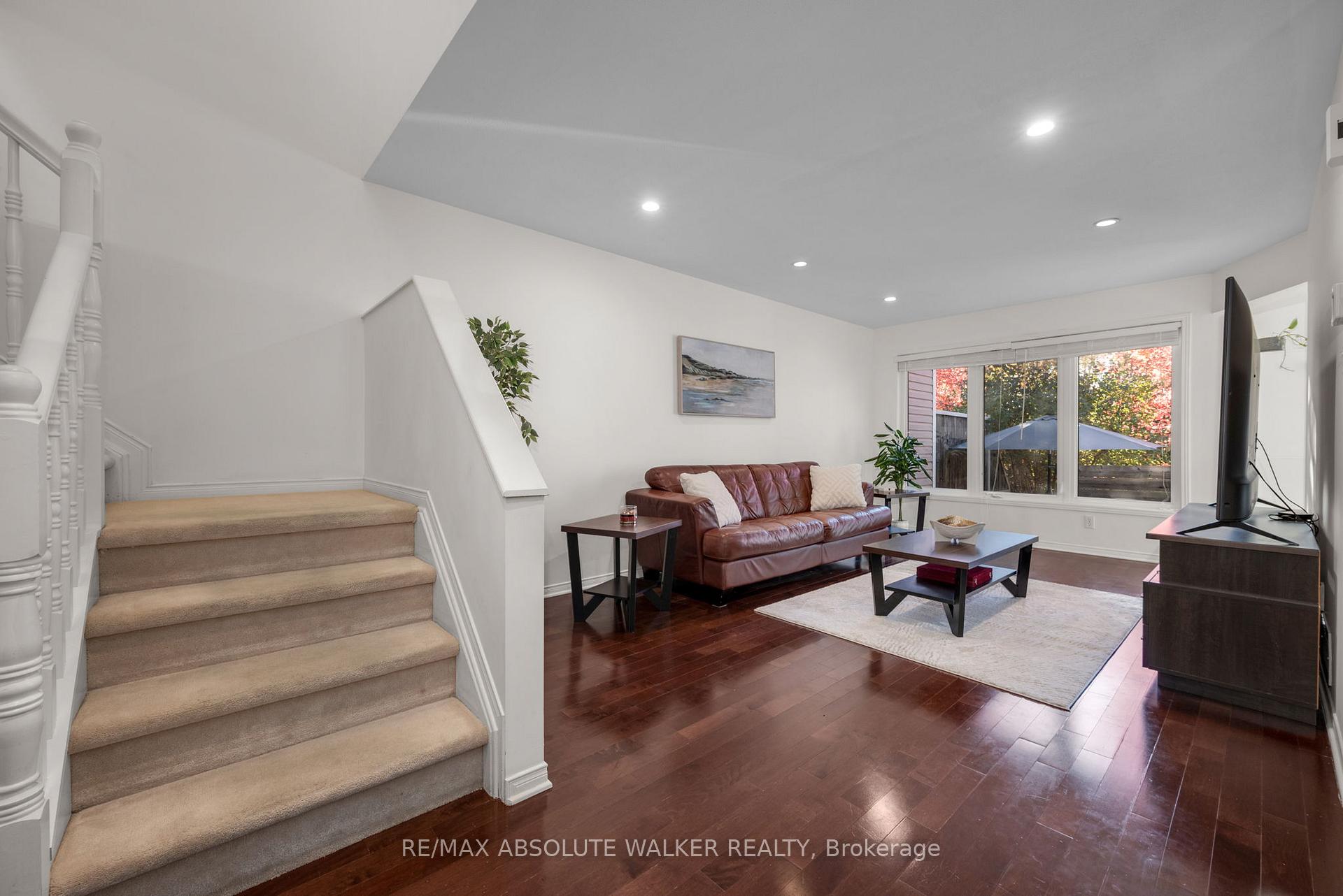 Photo 4 of 126 Forestcrest Street, Ottawa, Chapel Hill — HOMEH