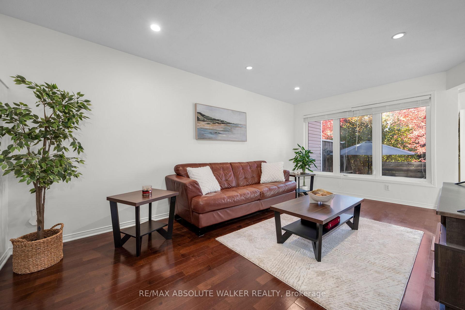 Photo 5 of 126 Forestcrest Street, Ottawa, Chapel Hill — HOMEH