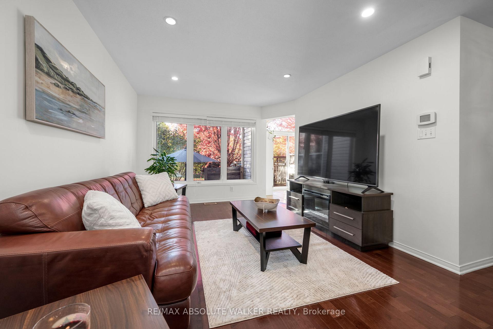 Photo 6 of 126 Forestcrest Street, Ottawa, Chapel Hill — HOMEH