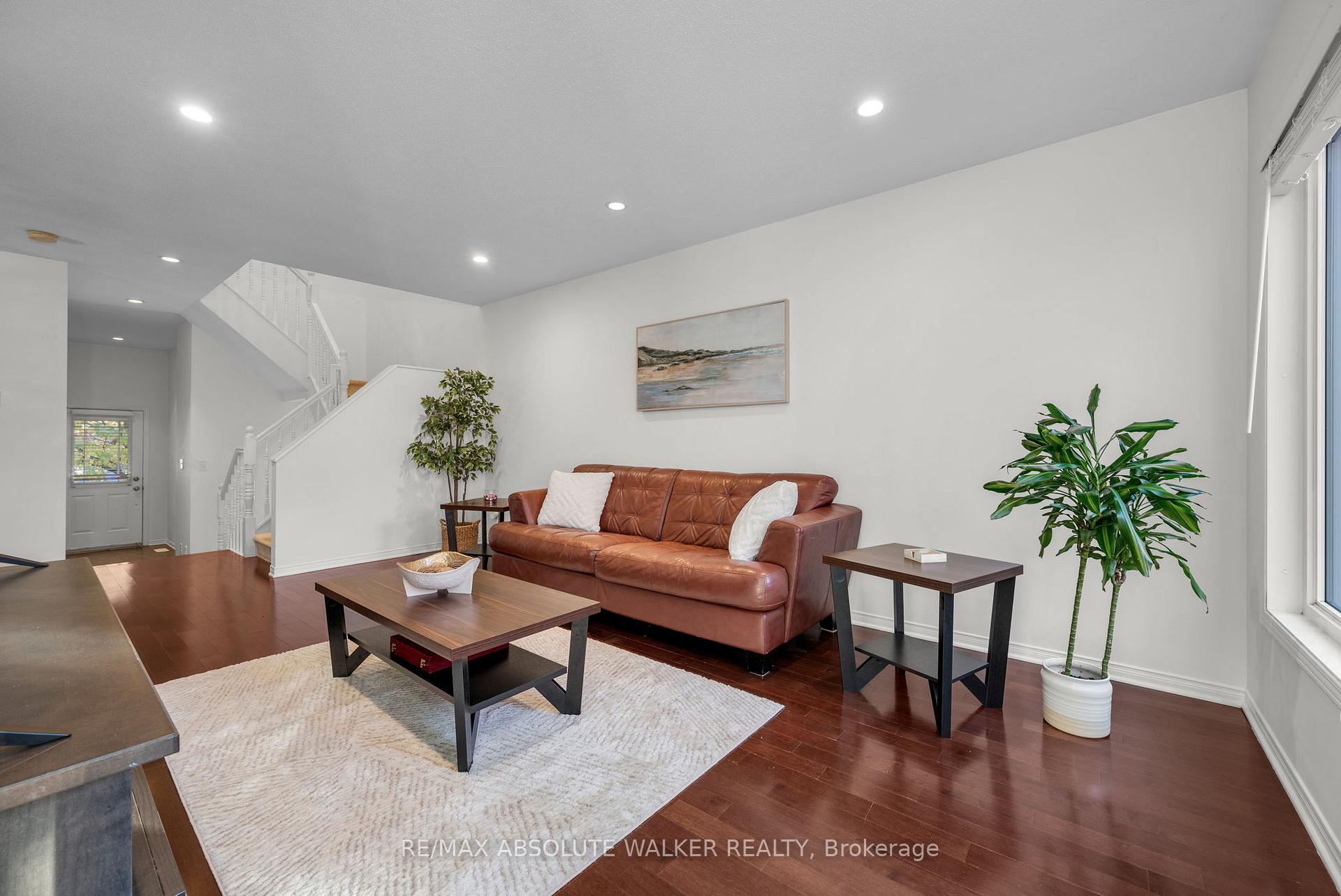 Photo 7 of 126 Forestcrest Street, Ottawa, Chapel Hill — HOMEH