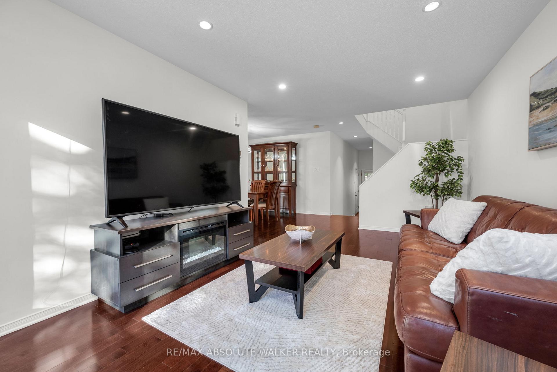 Photo 8 of 126 Forestcrest Street, Ottawa, Chapel Hill — HOMEH