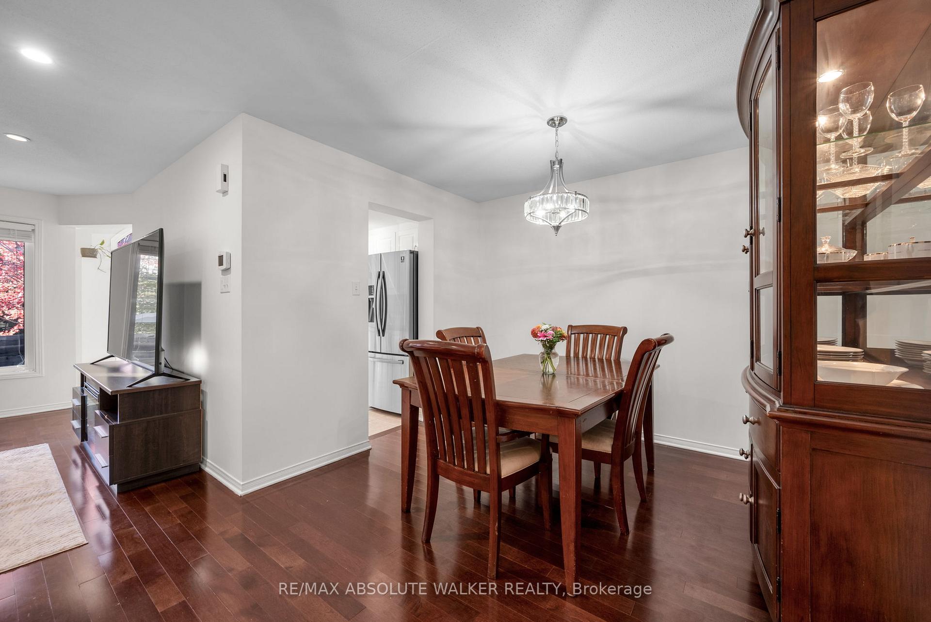 Photo 9 of 126 Forestcrest Street, Ottawa, Chapel Hill — HOMEH