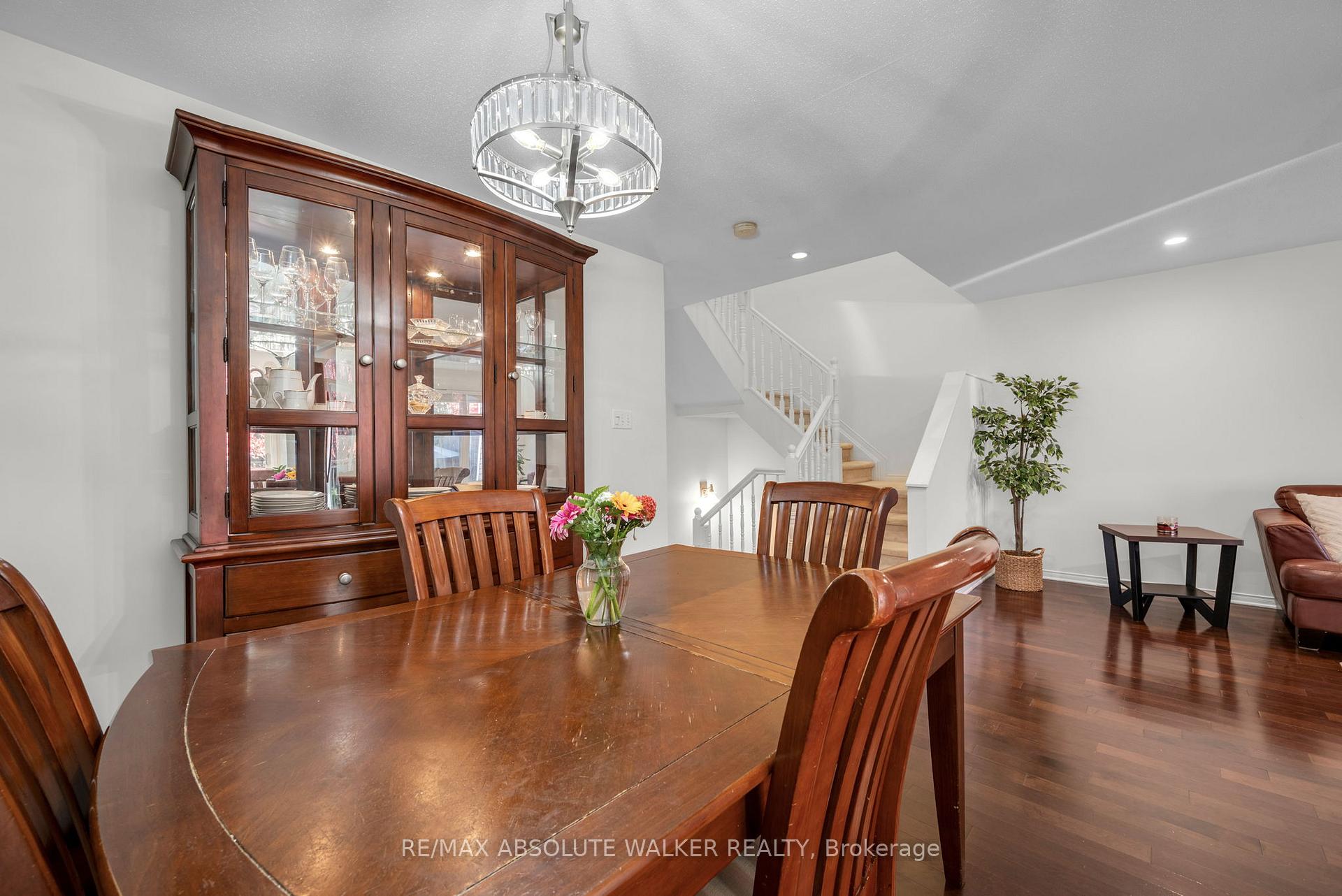 Photo 11 of 126 Forestcrest Street, Ottawa, Chapel Hill — HOMEH