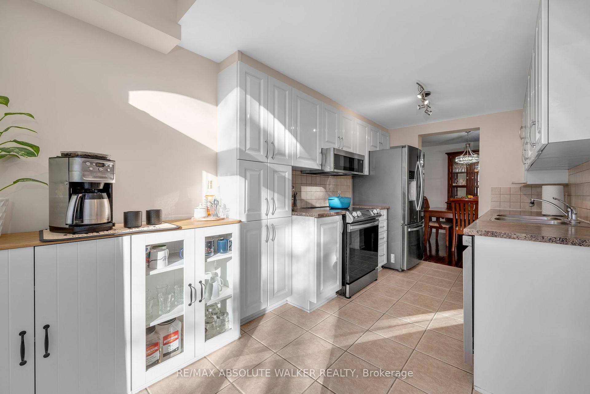 Photo 13 of 126 Forestcrest Street, Ottawa, Chapel Hill — HOMEH