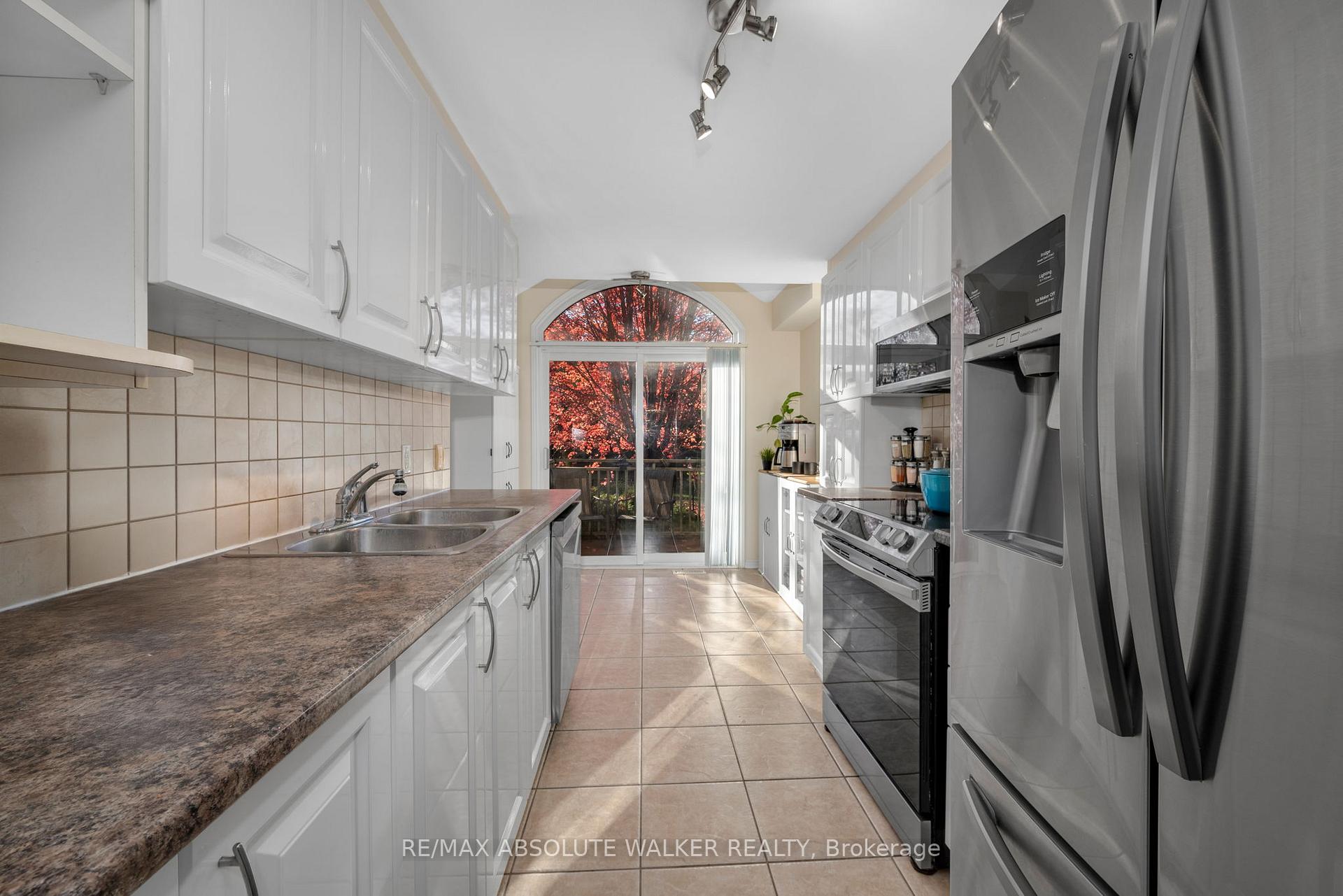 Photo 14 of 126 Forestcrest Street, Ottawa, Chapel Hill — HOMEH