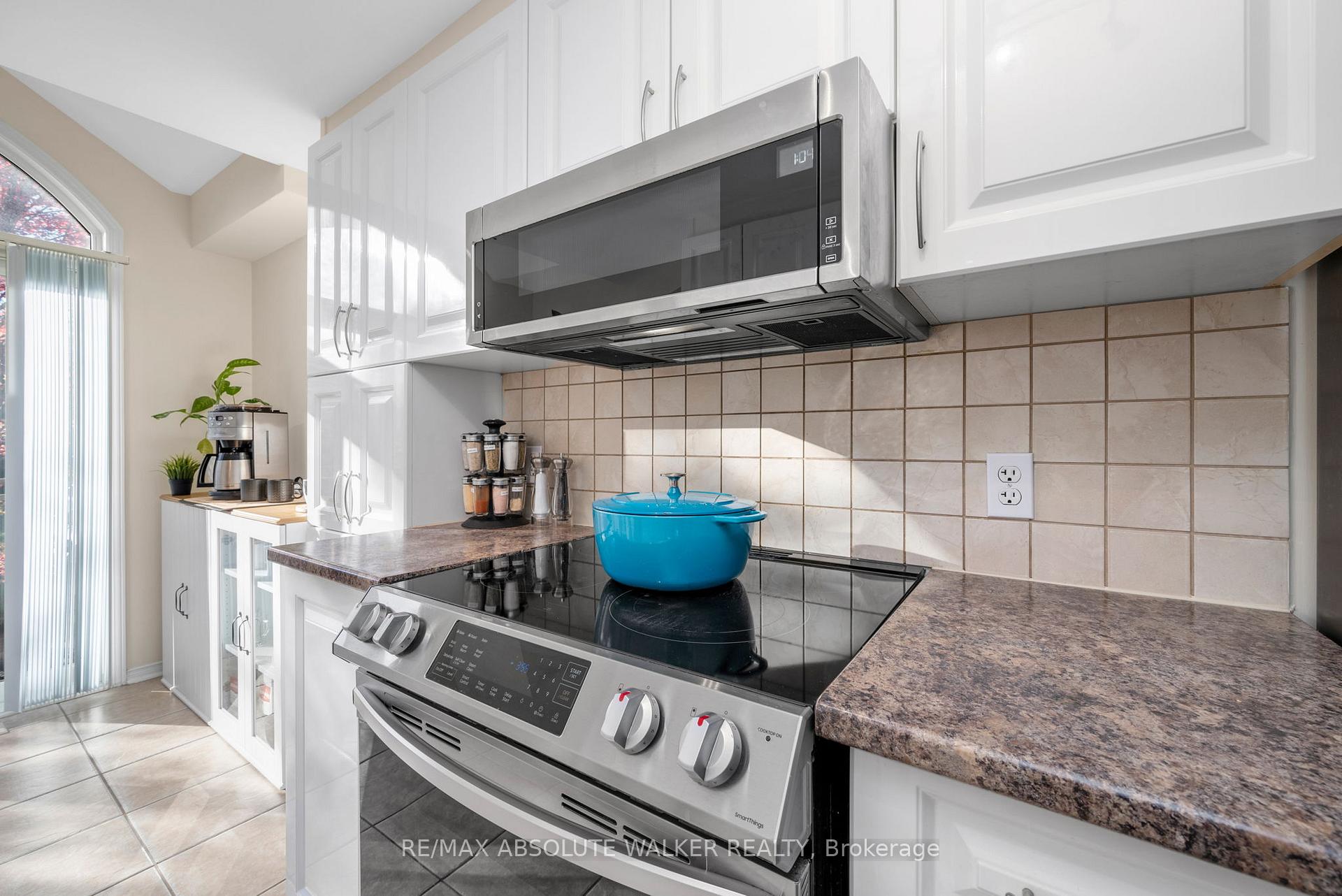 Photo 15 of 126 Forestcrest Street, Ottawa, Chapel Hill — HOMEH