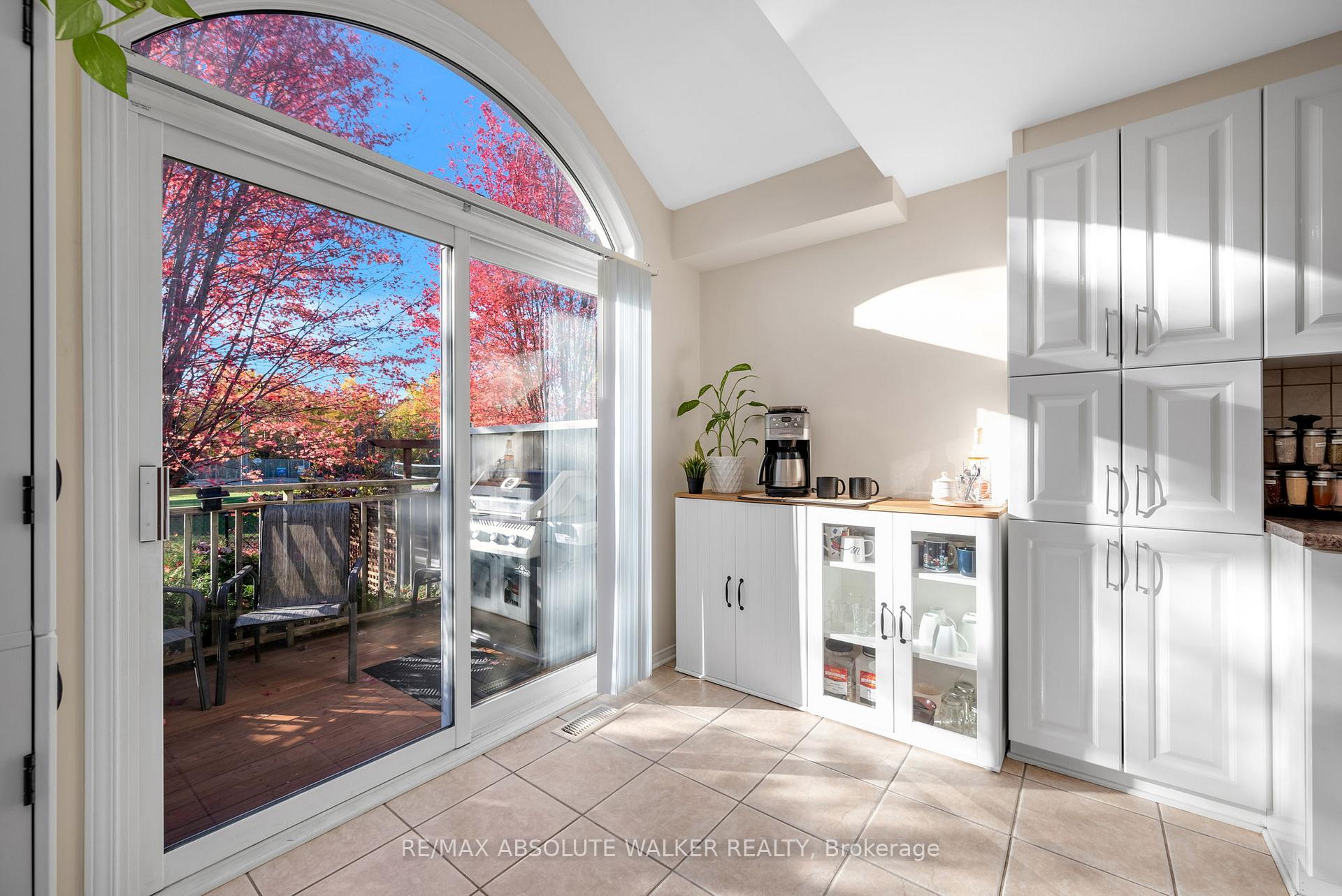 Photo 16 of 126 Forestcrest Street, Ottawa, Chapel Hill — HOMEH