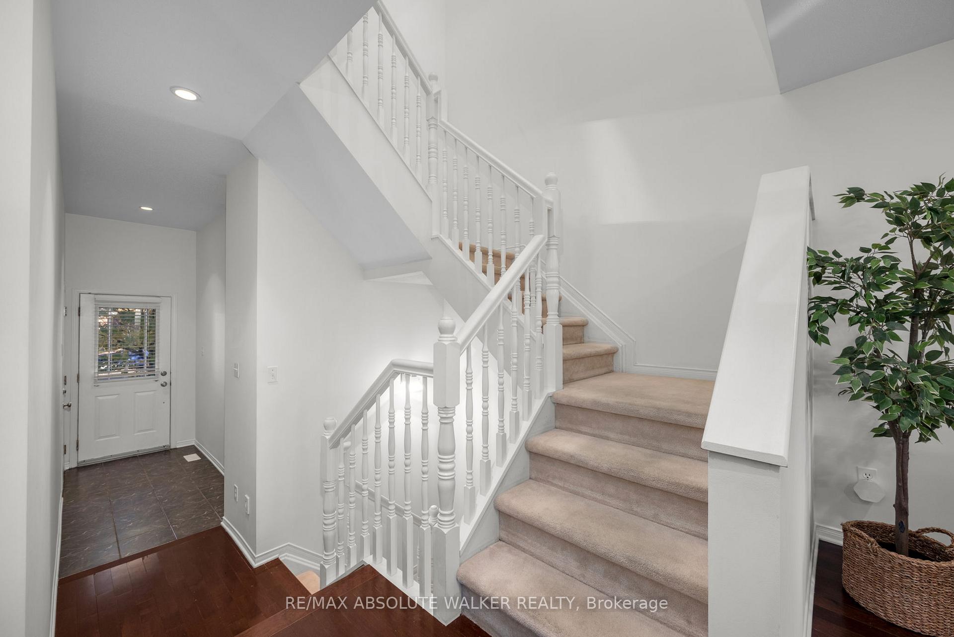 Photo 17 of 126 Forestcrest Street, Ottawa, Chapel Hill — HOMEH