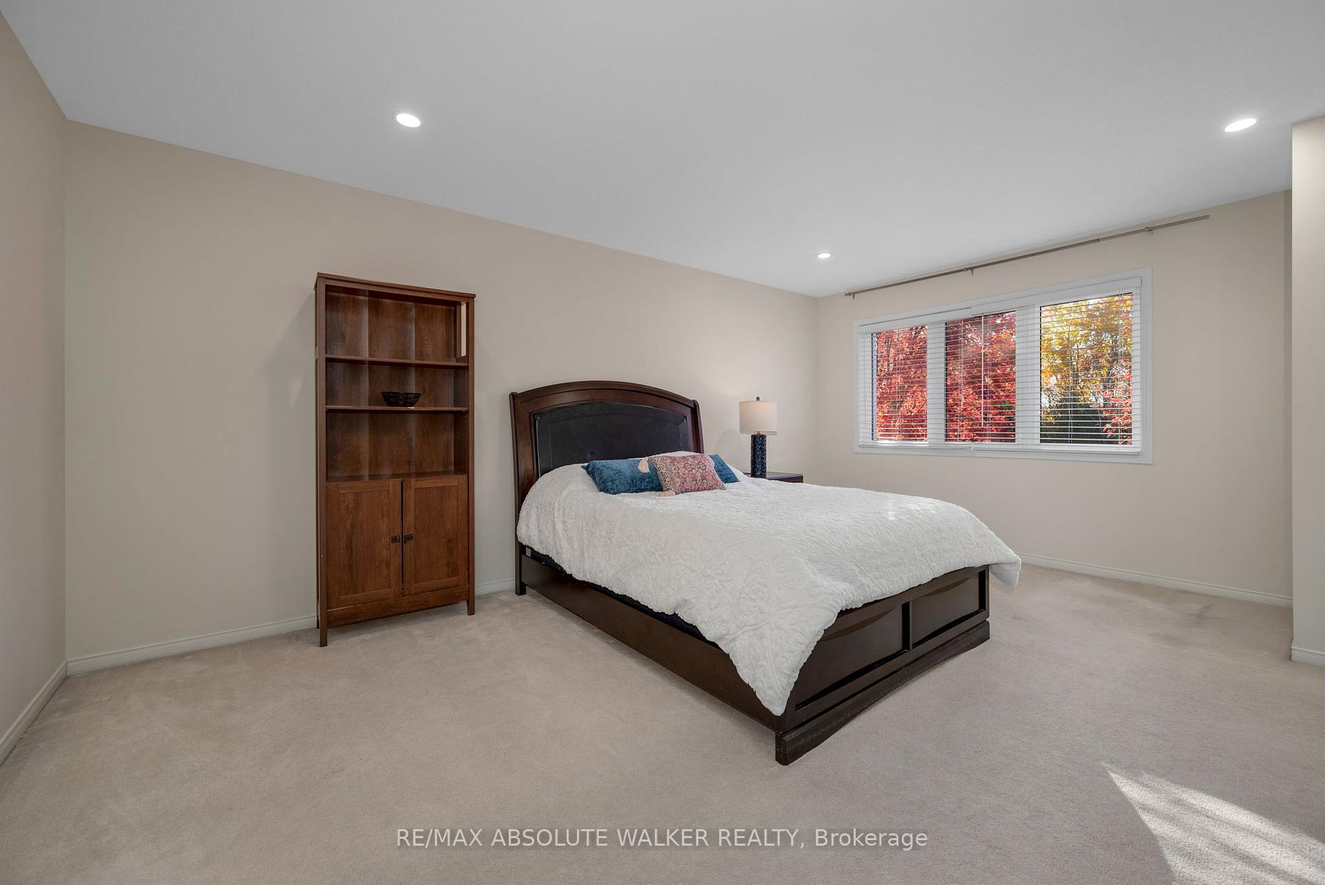 Photo 18 of 126 Forestcrest Street, Ottawa, Chapel Hill — HOMEH