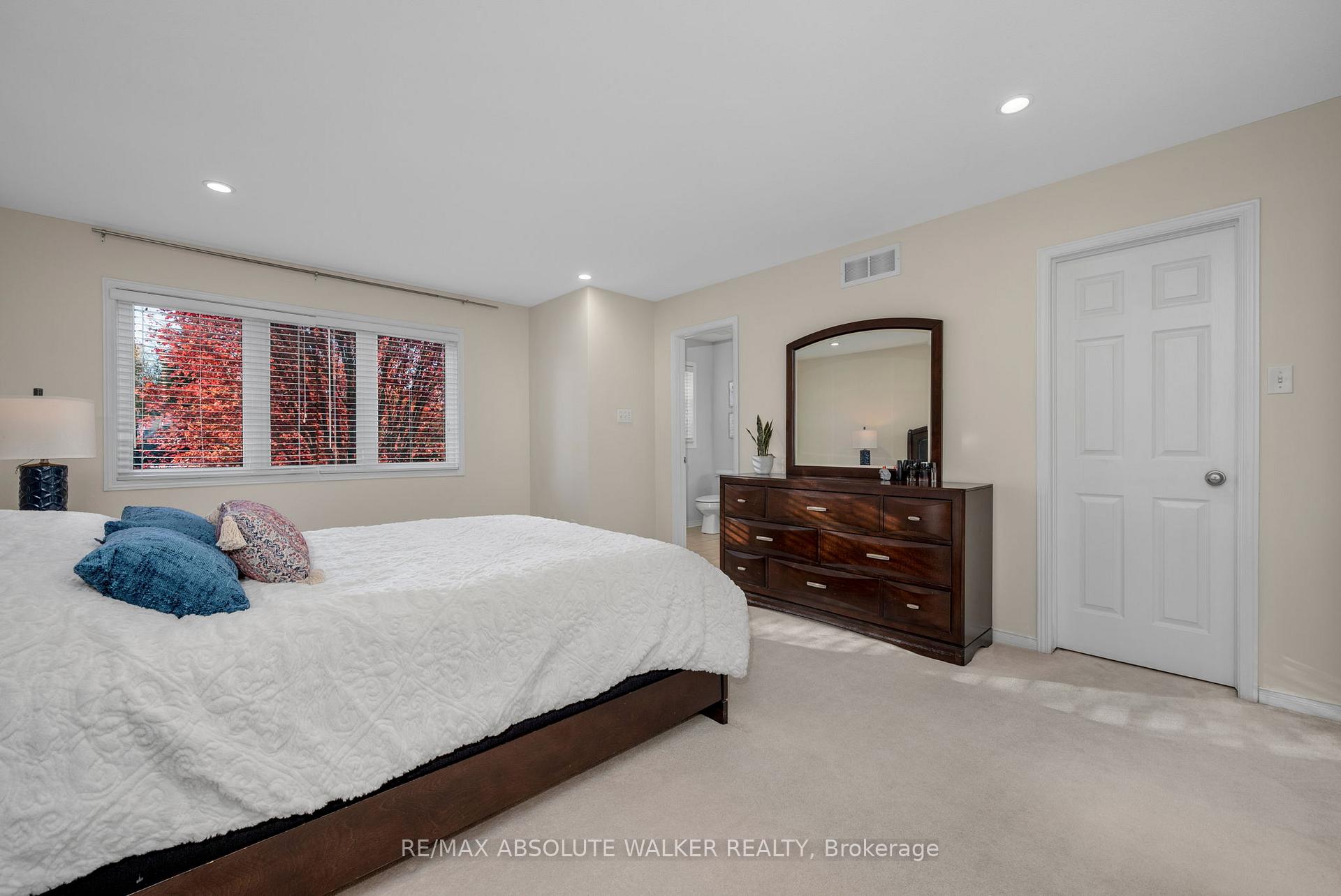 Photo 19 of 126 Forestcrest Street, Ottawa, Chapel Hill — HOMEH
