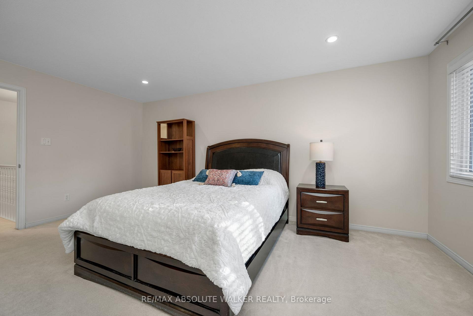 Photo 20 of 126 Forestcrest Street, Ottawa, Chapel Hill — HOMEH