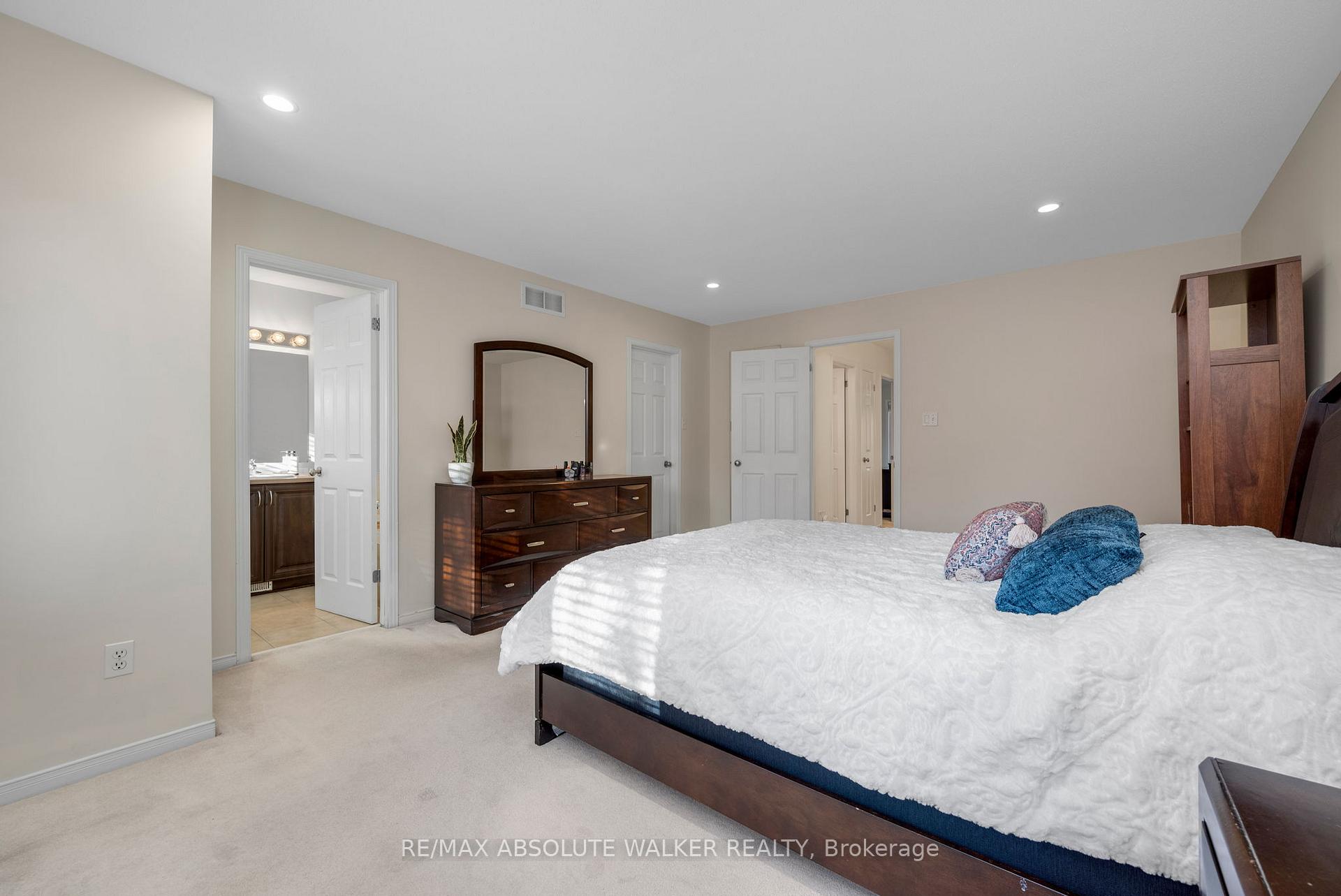 Photo 21 of 126 Forestcrest Street, Ottawa, Chapel Hill — HOMEH