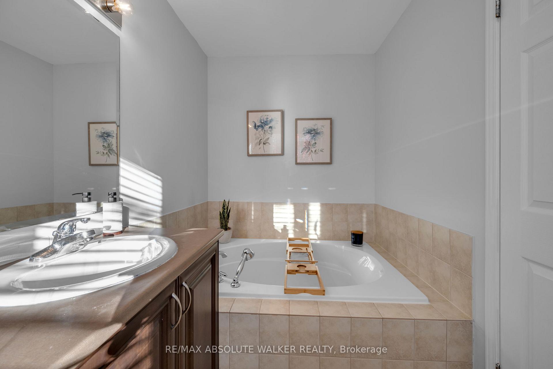 Photo 23 of 126 Forestcrest Street, Ottawa, Chapel Hill — HOMEH