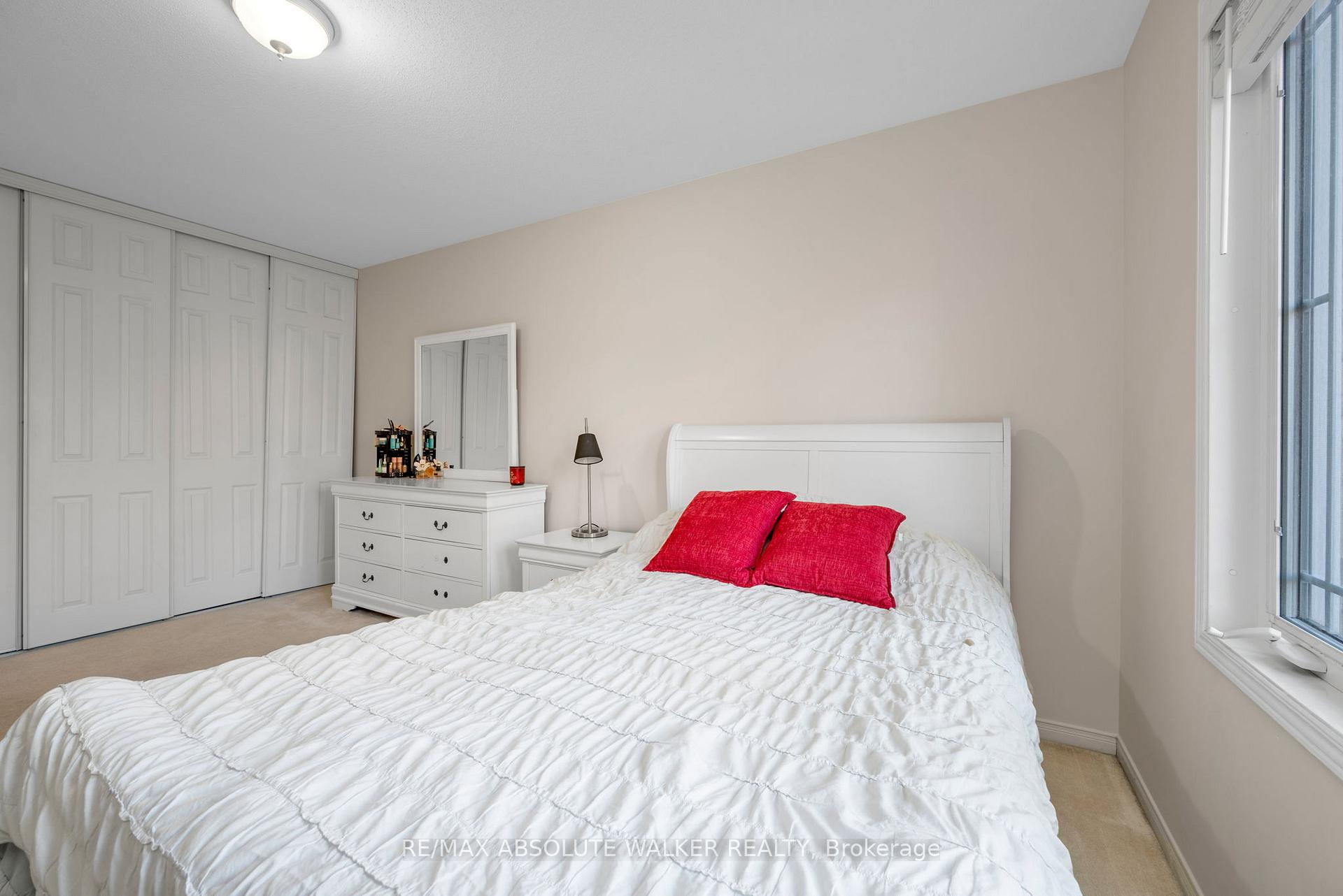 Photo 29 of 126 Forestcrest Street, Ottawa, Chapel Hill — HOMEH
