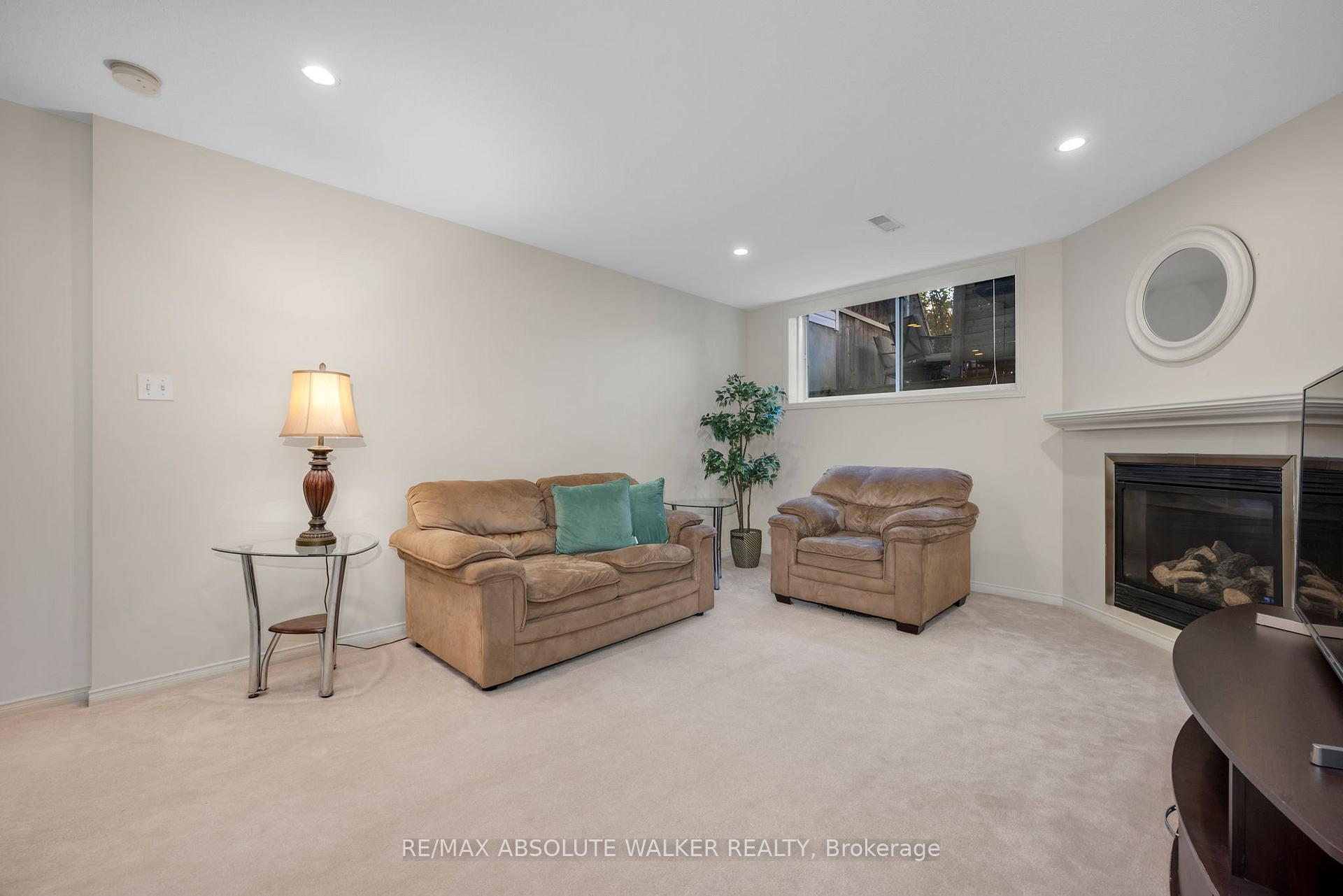 Photo 32 of 126 Forestcrest Street, Ottawa, Chapel Hill — HOMEH